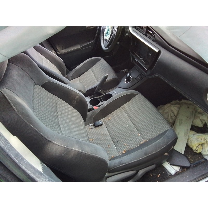 Recambio de asiento delantero derecho para toyota auris hybrid active referencia OEM IAM   