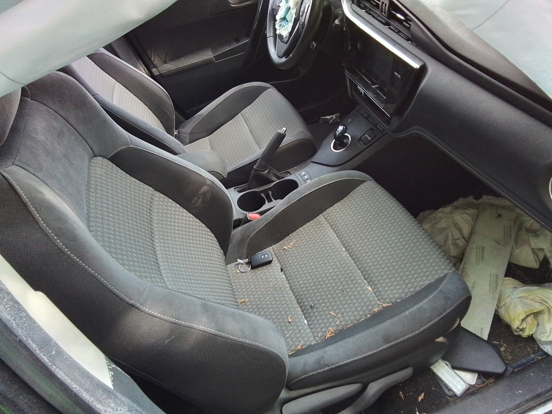 Recambio de asiento delantero derecho para toyota auris hybrid active referencia OEM IAM   