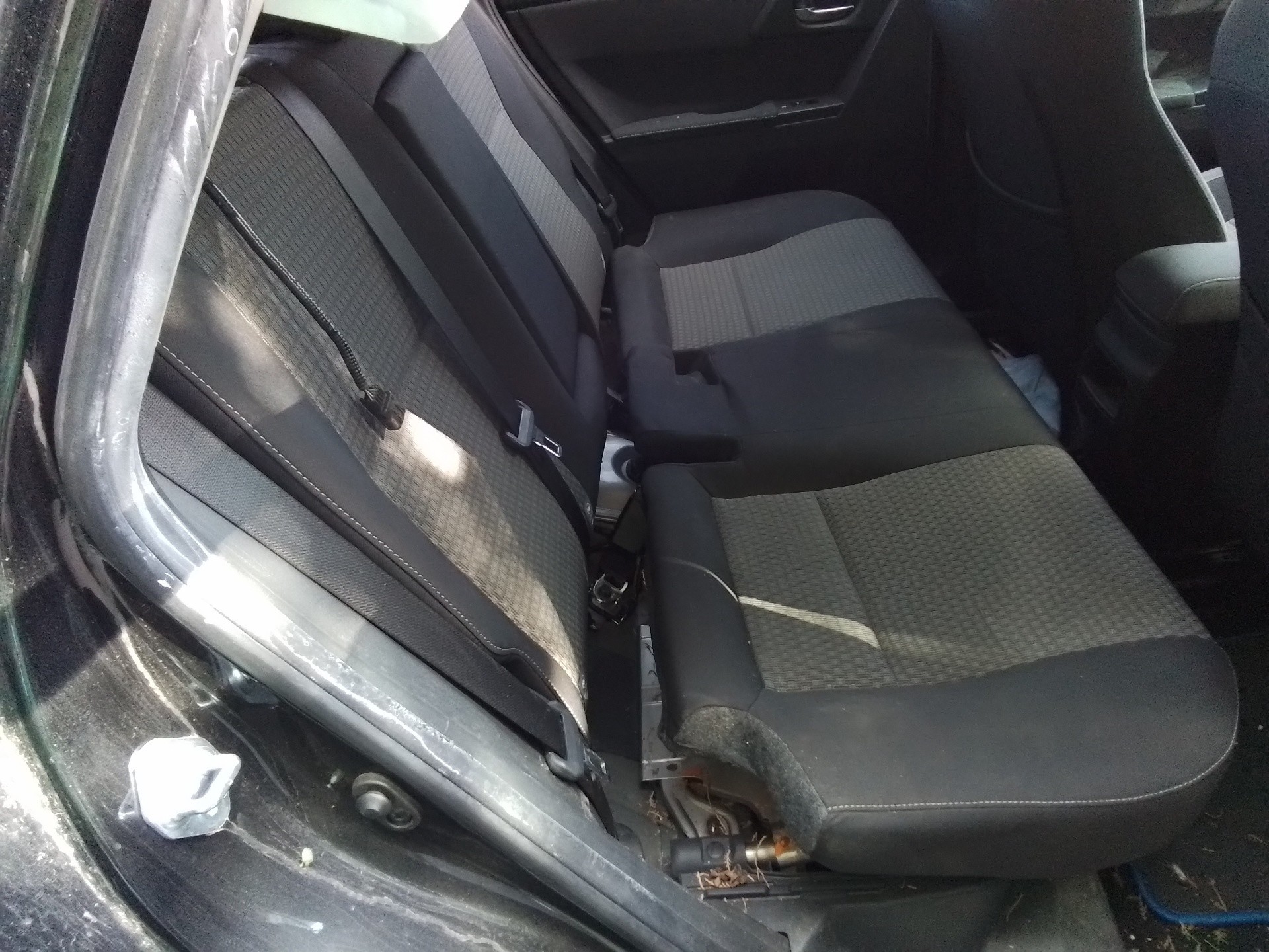 Recambio de asientos traseros para toyota auris hybrid active referencia OEM IAM   