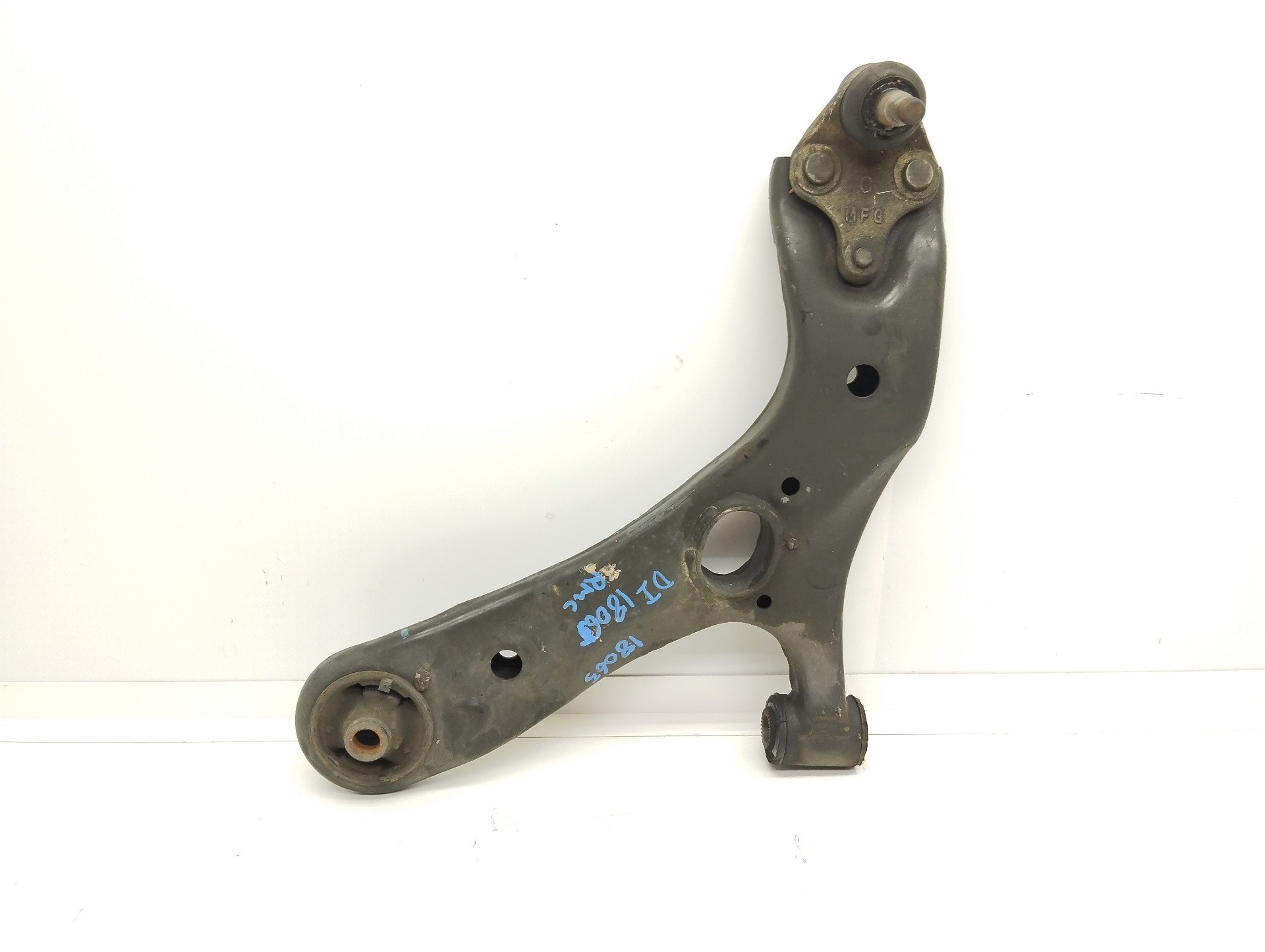 Recambio de brazo suspension inferior delantero izquierdo para toyota auris hybrid active referencia OEM IAM   