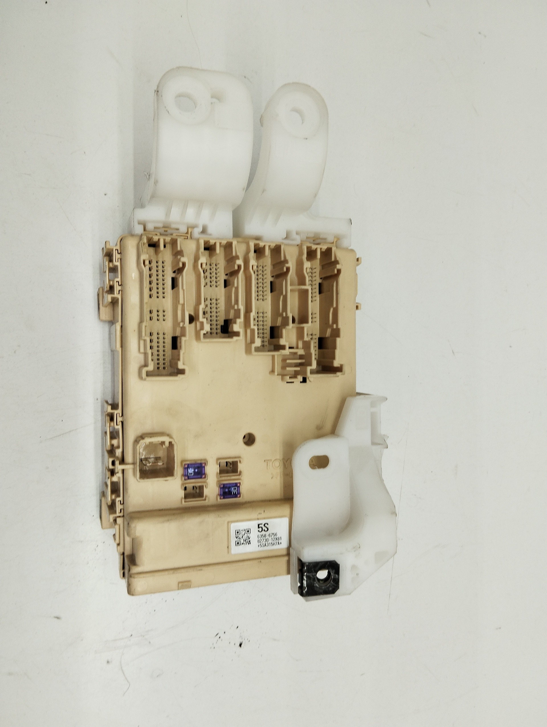 Recambio de caja reles / fusibles para toyota auris hybrid active referencia OEM IAM 8922102480 50122230 