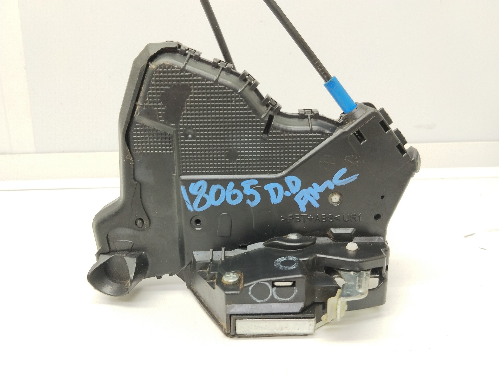 Recambio de cerradura puerta delantera derecha para toyota auris hybrid active referencia OEM IAM   