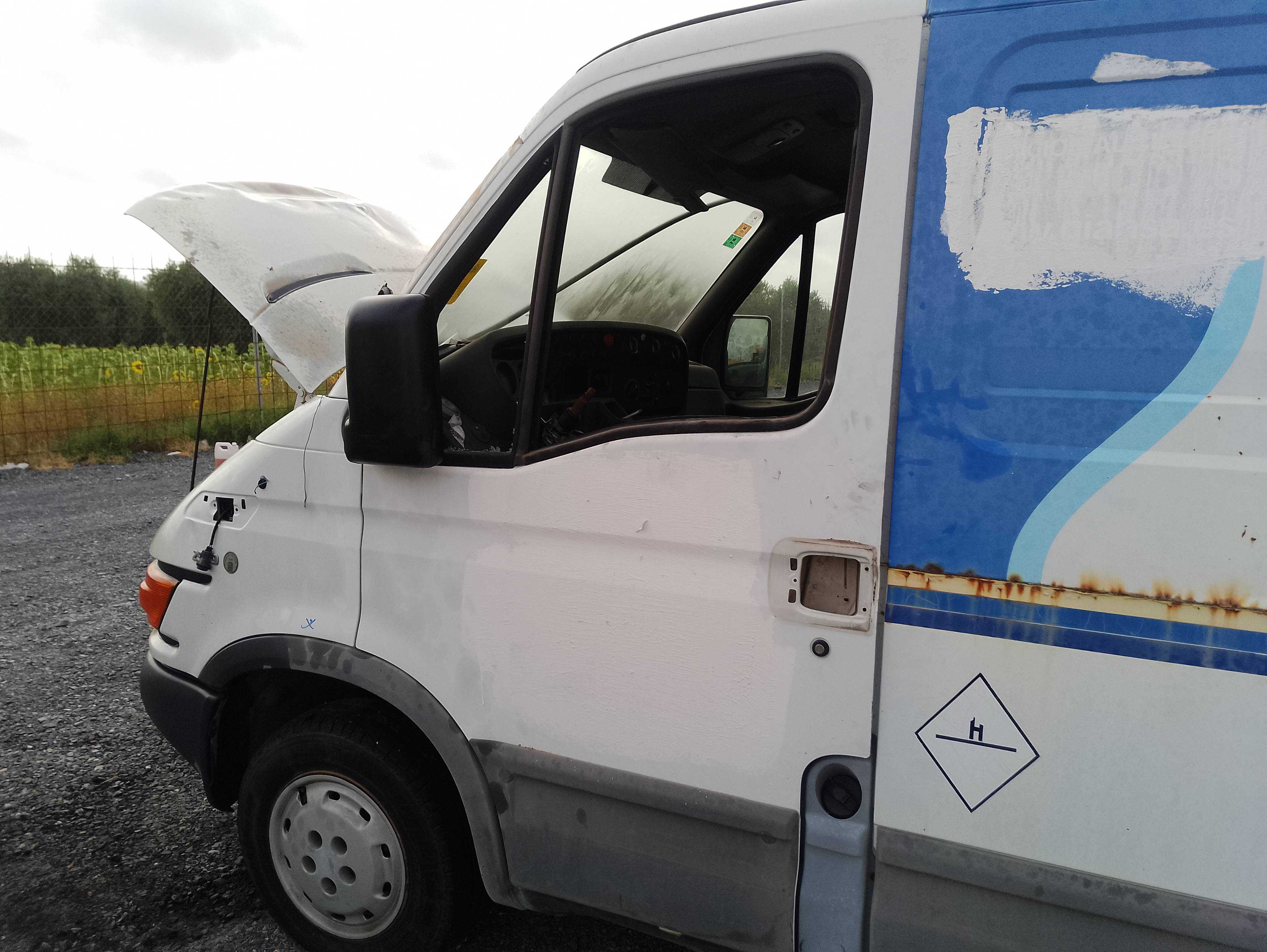 Recambio de puerta delantera izquierda para iveco 29l9 referencia OEM IAM   