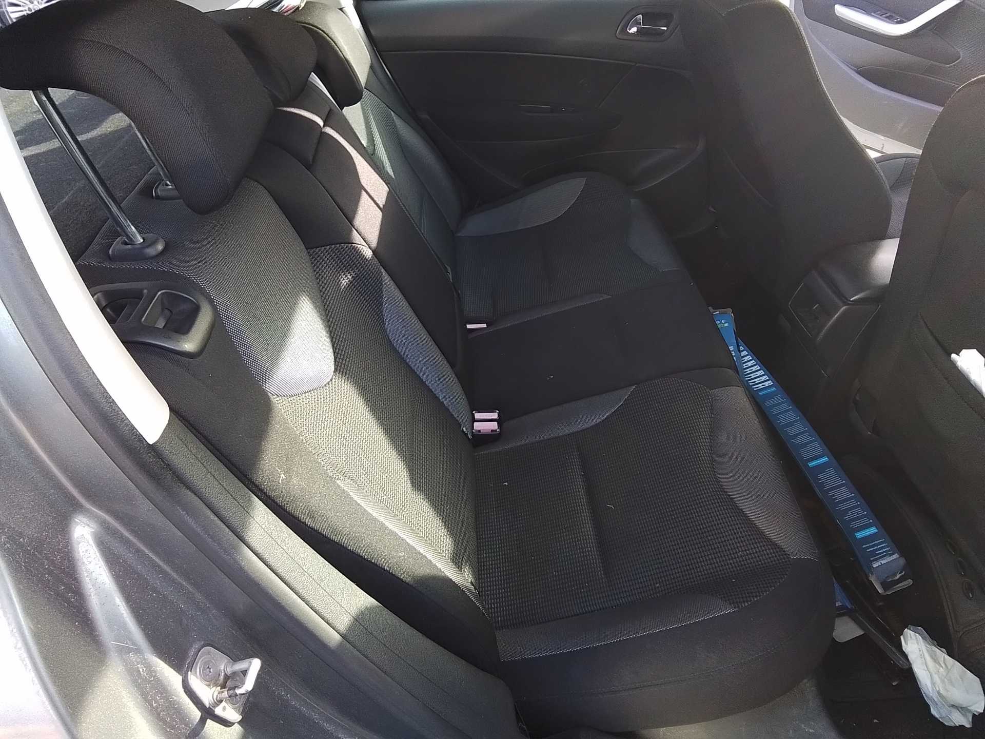 Recambio de asientos traseros para peugeot 308 2.0 16v hdi fap referencia OEM IAM   