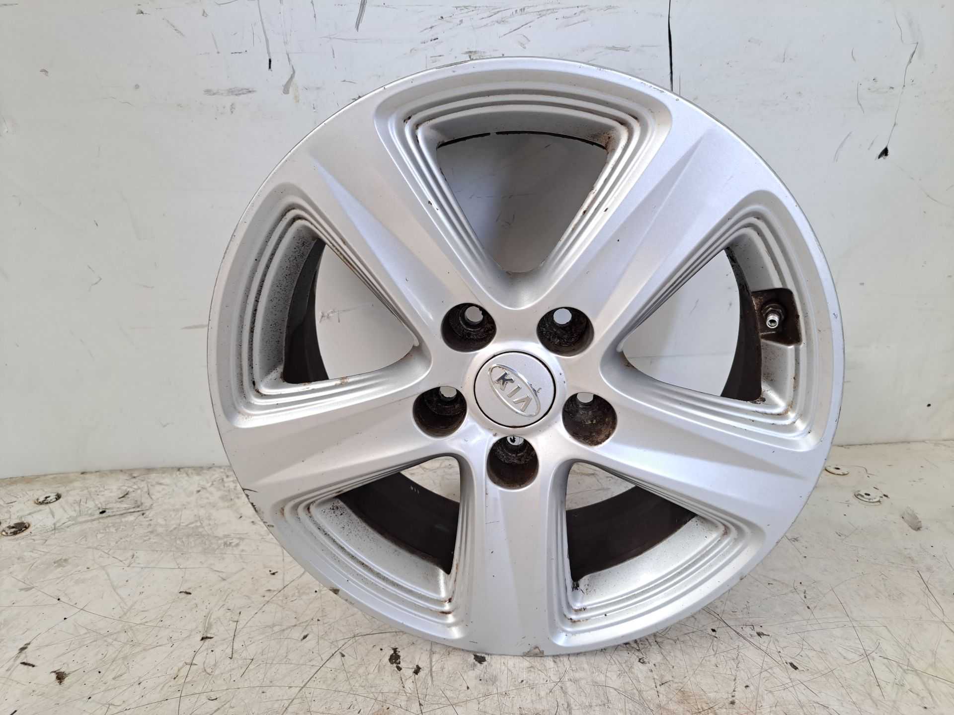 Recambio de llanta para kia sportage concept 4x2 referencia OEM IAM r16 529103w510 