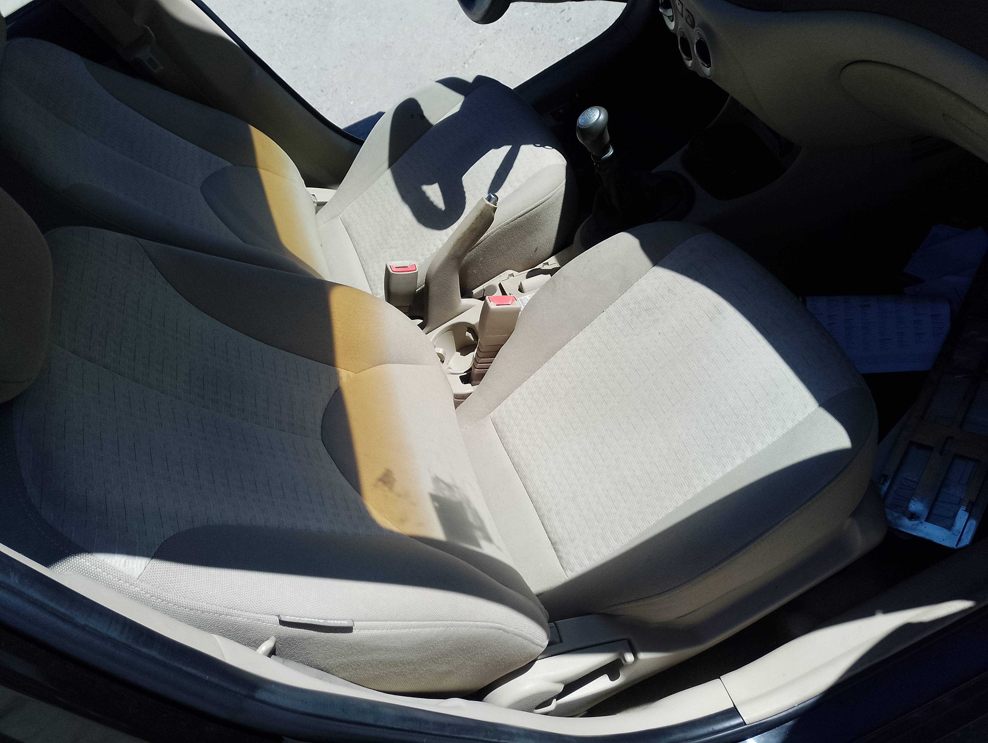 Recambio de asiento delantero derecho para hyundai accent (mc) gl referencia OEM IAM   