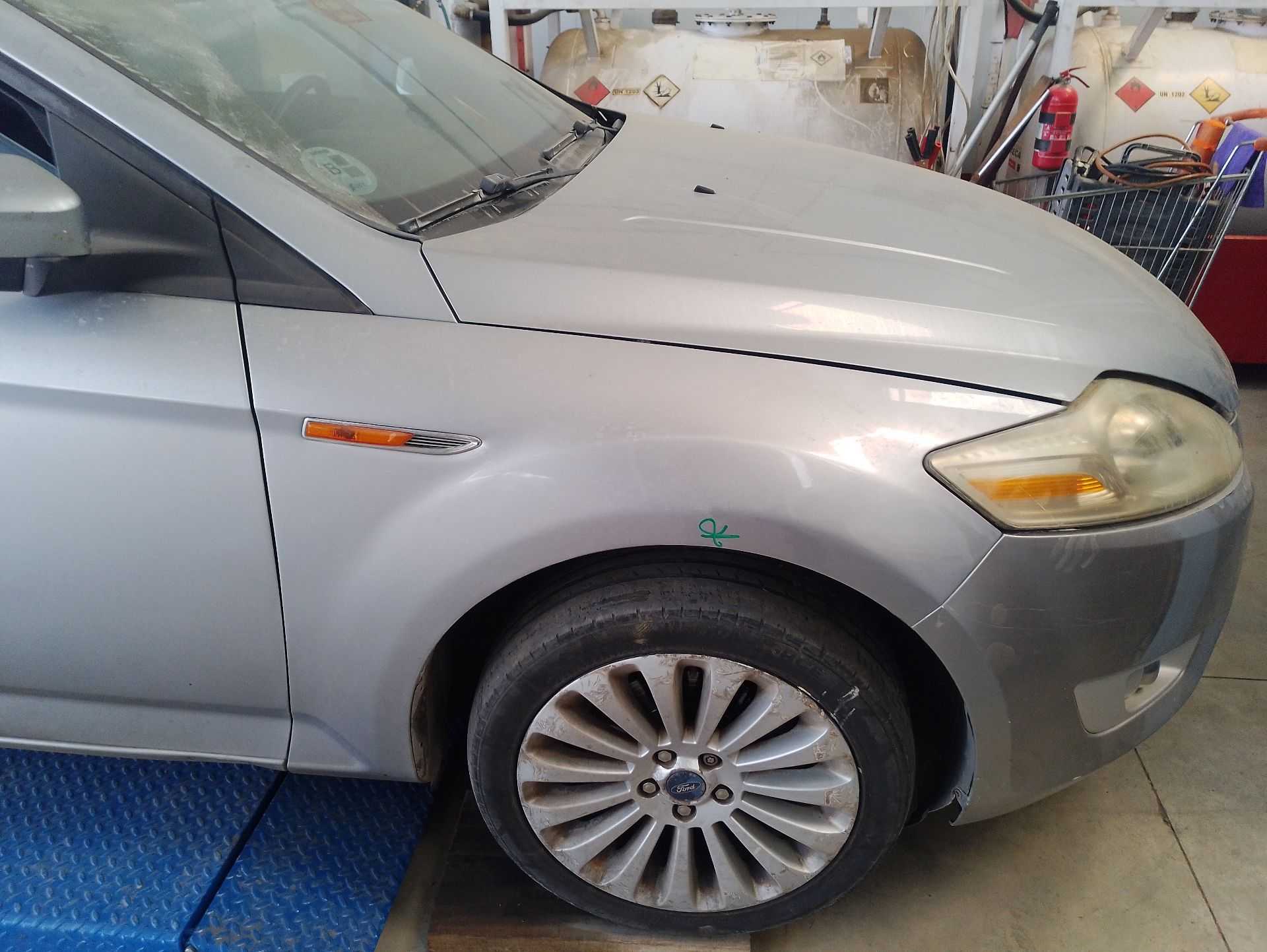 Recambio de aleta delantera derecha para ford mondeo iv (ba7) 2.0 tdci referencia OEM IAM 1702313  