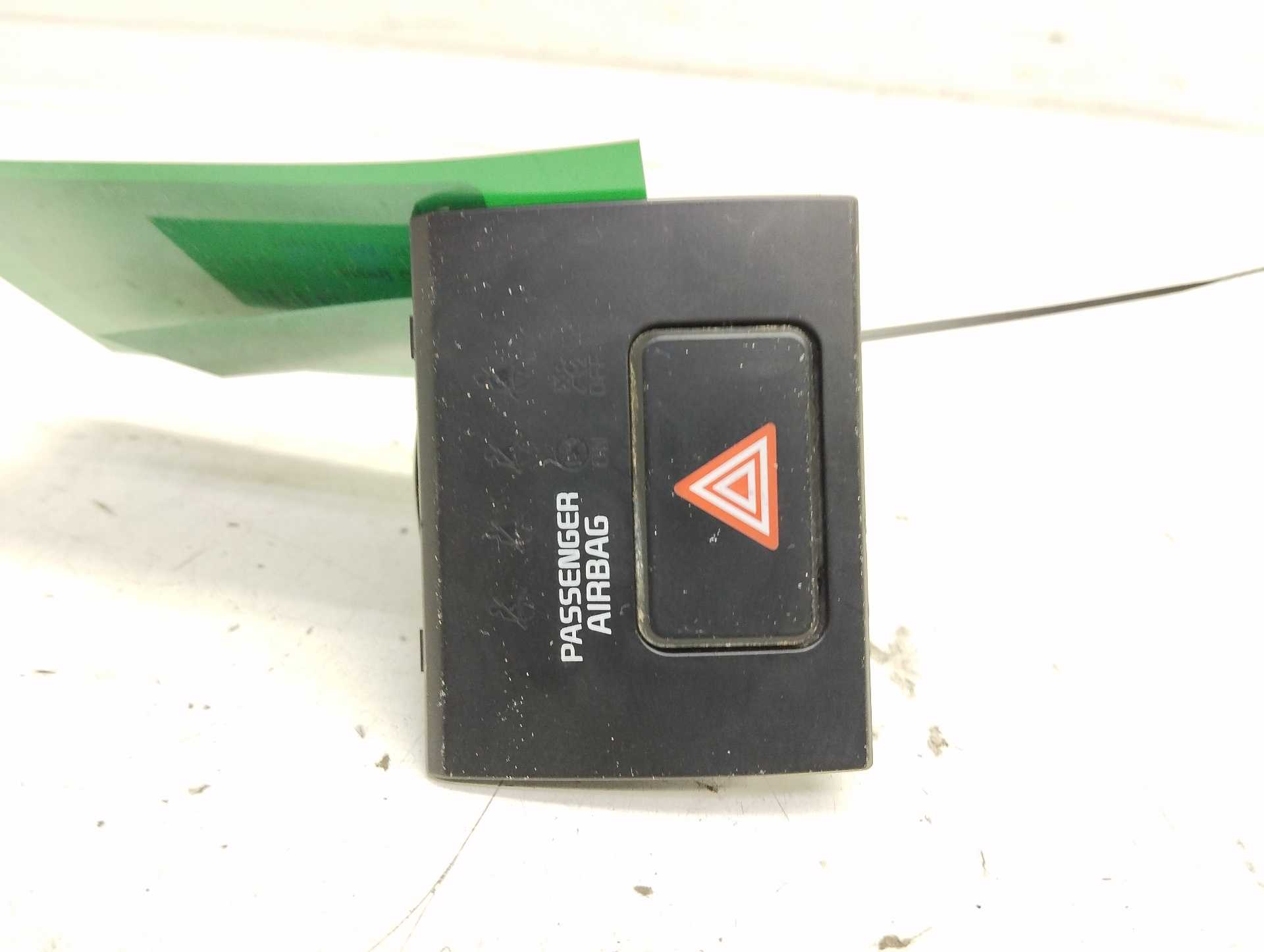 Recambio de mando warning para kia rio basic referencia OEM IAM 299145676  