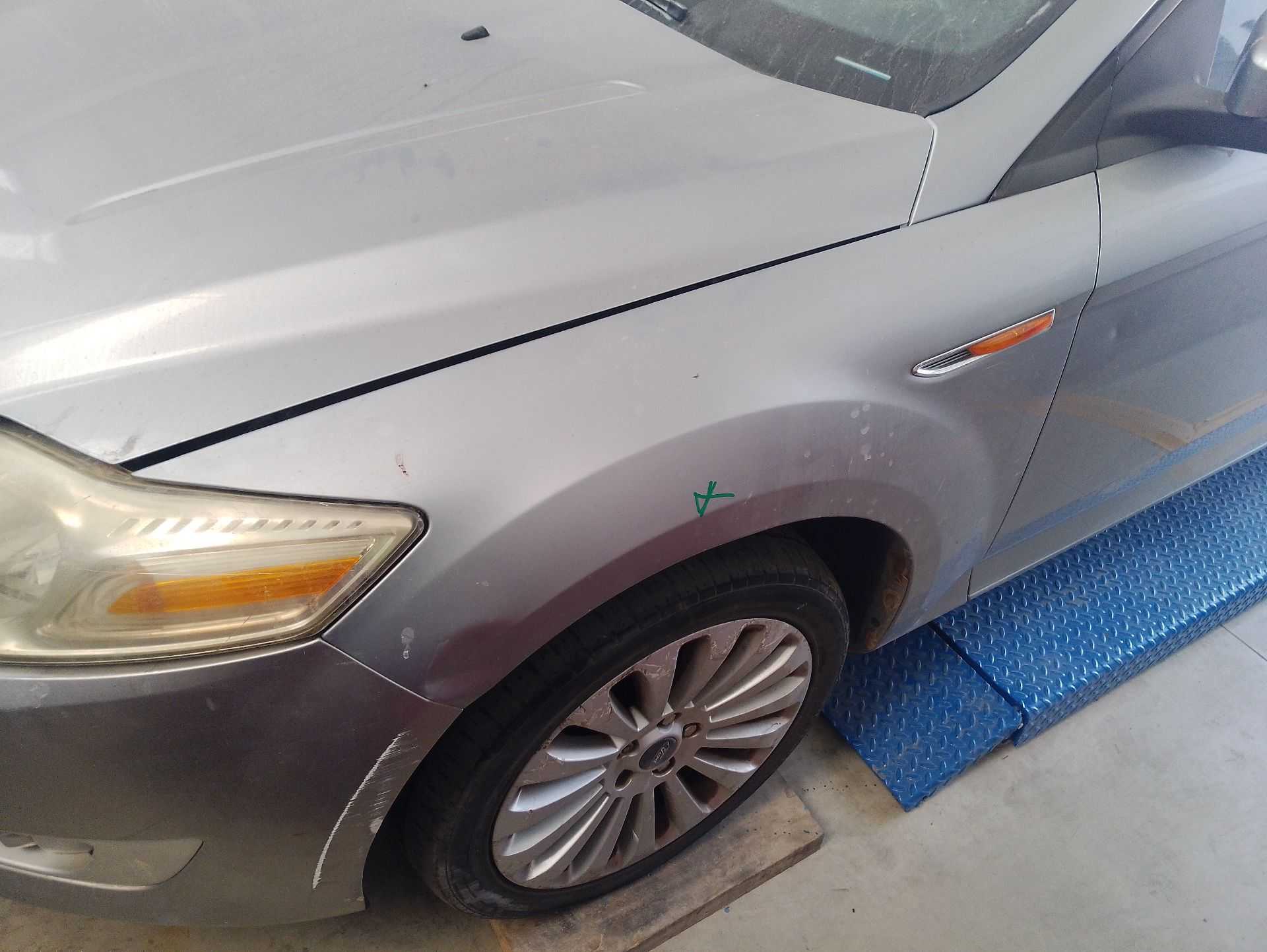 Recambio de aleta delantera izquierda para ford mondeo iv (ba7) 2.0 tdci referencia OEM IAM 1702314  