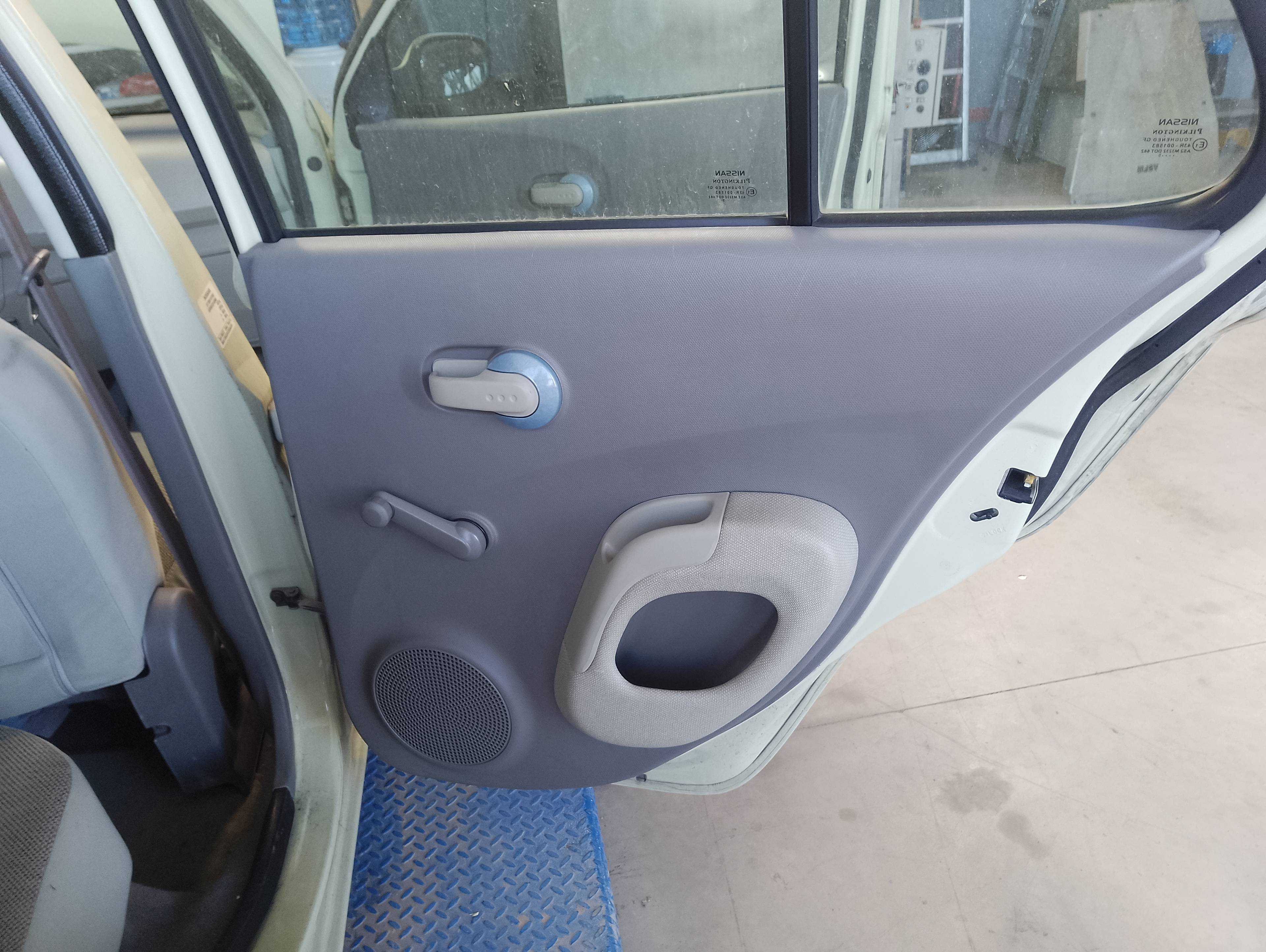 Recambio de guarnecido puerta trasera derecha para nissan micra (k12e) 25 aniversario referencia OEM IAM   