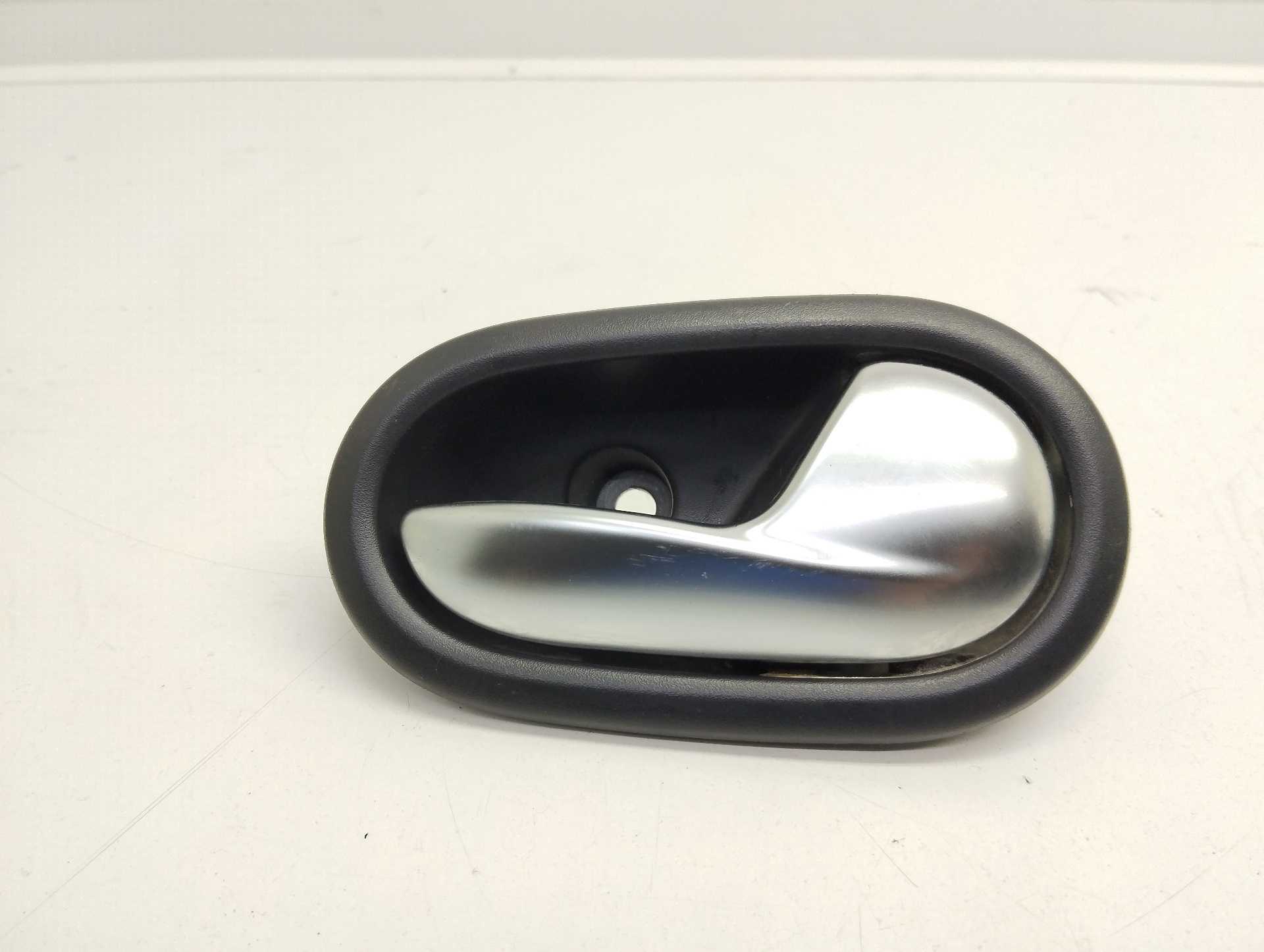 Recambio de maneta interior delantera derecha para dacia sandero stepway comfort referencia OEM IAM   
