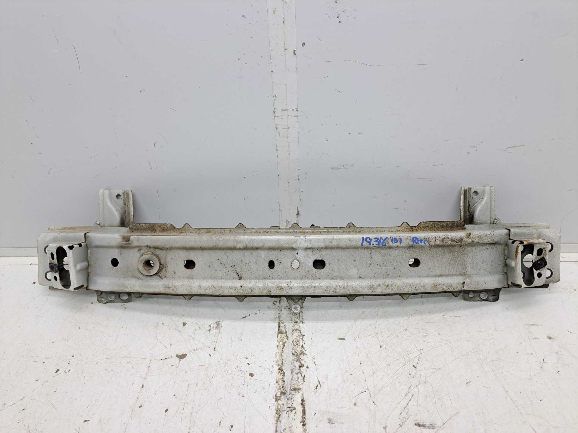 Recambio de refuerzo paragolpes delantero para mazda 3 berlina (bk) 1.6 crdt active referencia OEM IAM  BBR650070C 