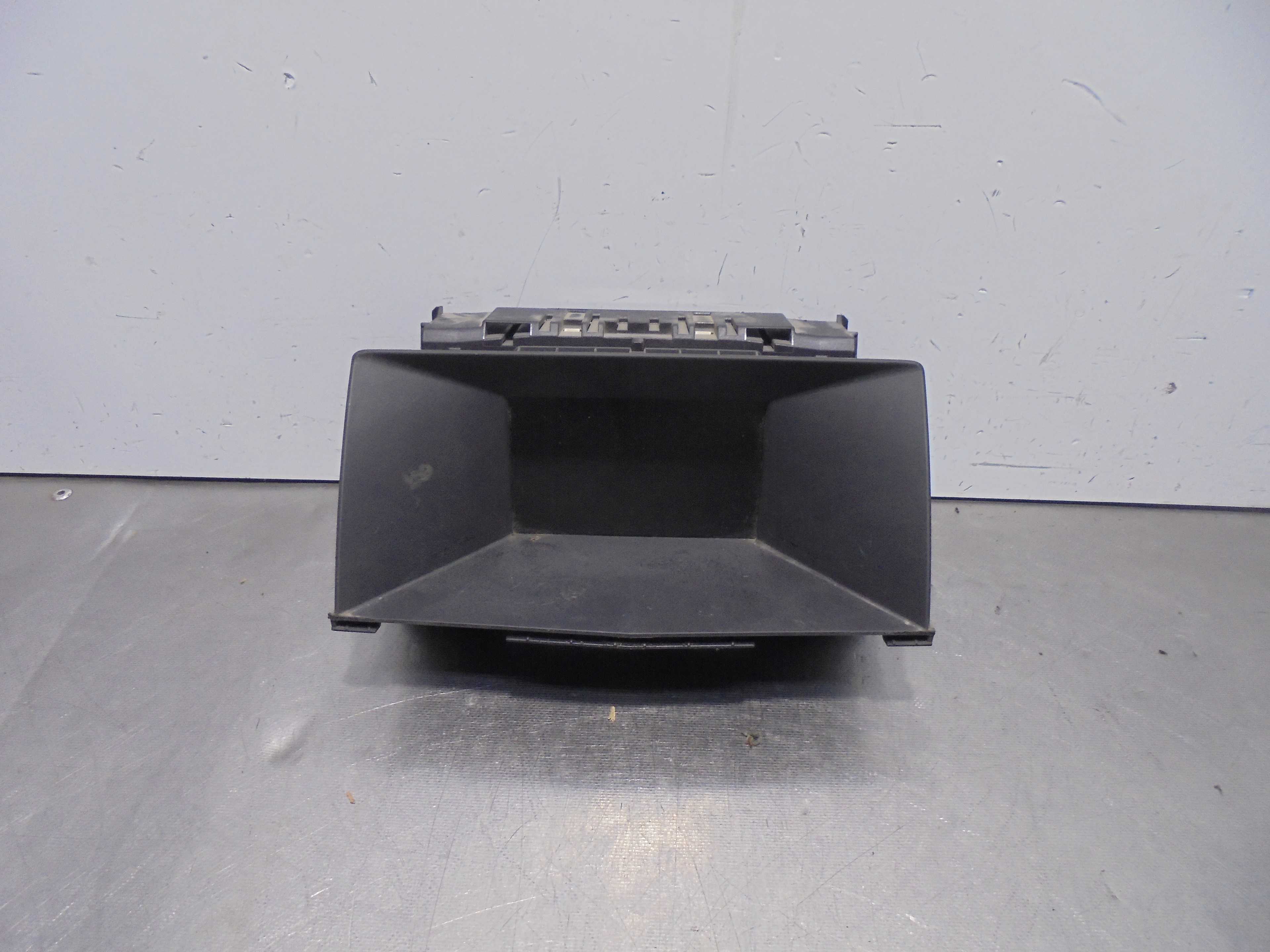 Recambio de pantalla multifuncion para opel astra h berlina cosmo referencia OEM IAM 13111165  
