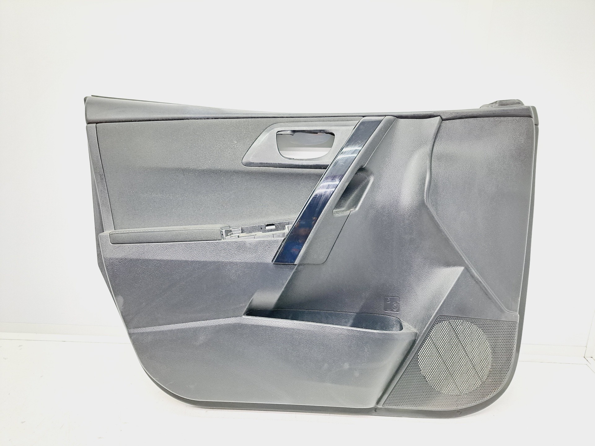 Recambio de guarnecido puerta delantera izquierda para toyota auris hybrid active referencia OEM IAM 6777802280  