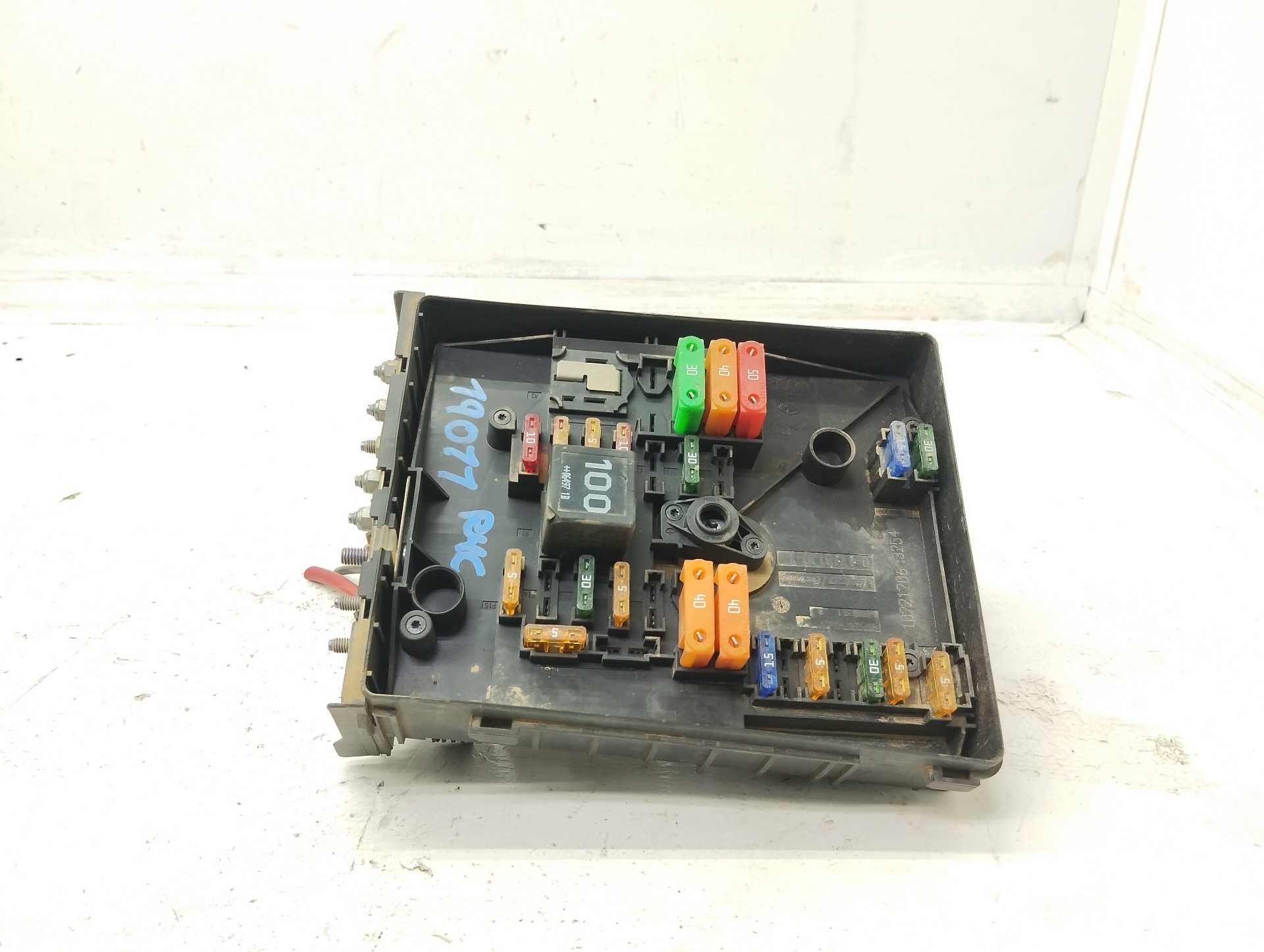 Recambio de caja reles / fusibles para volkswagen caddy ka/kb (2k) life referencia OEM IAM 1K0937125A 1K0937821D 
