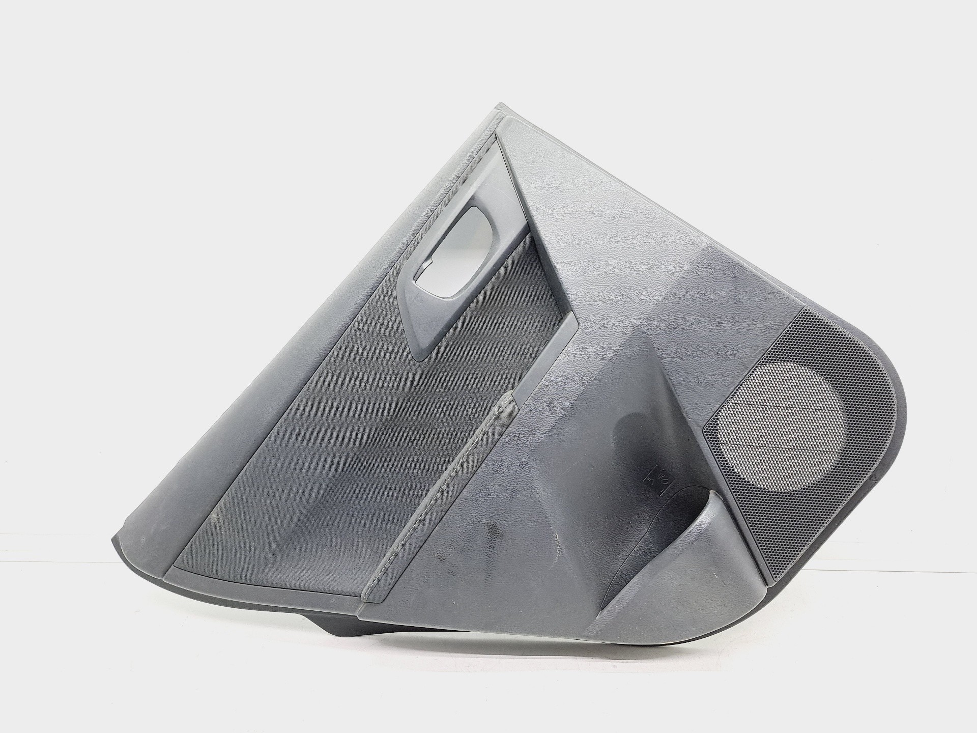 Recambio de guarnecido puerta trasera izquierda para toyota auris hybrid active referencia OEM IAM 6777602380  