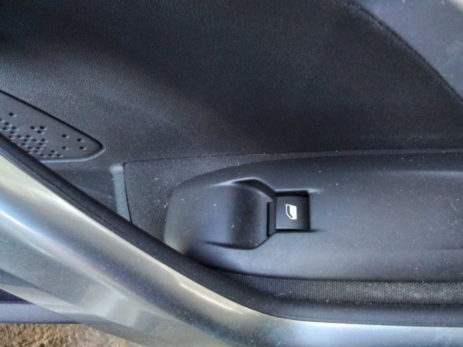 Recambio de mando elevalunas delantero derecho para peugeot 2008 (--.2013) allure referencia OEM IAM 98242560ZD  
