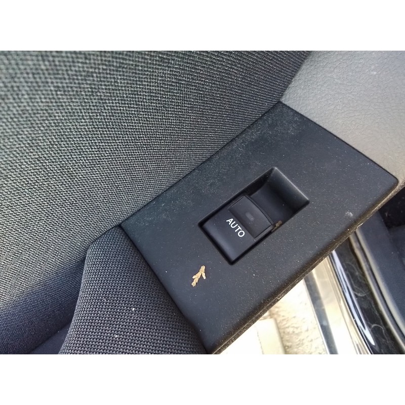 Recambio de mando elevalunas trasero izquierdo para toyota auris hybrid active referencia OEM IAM   