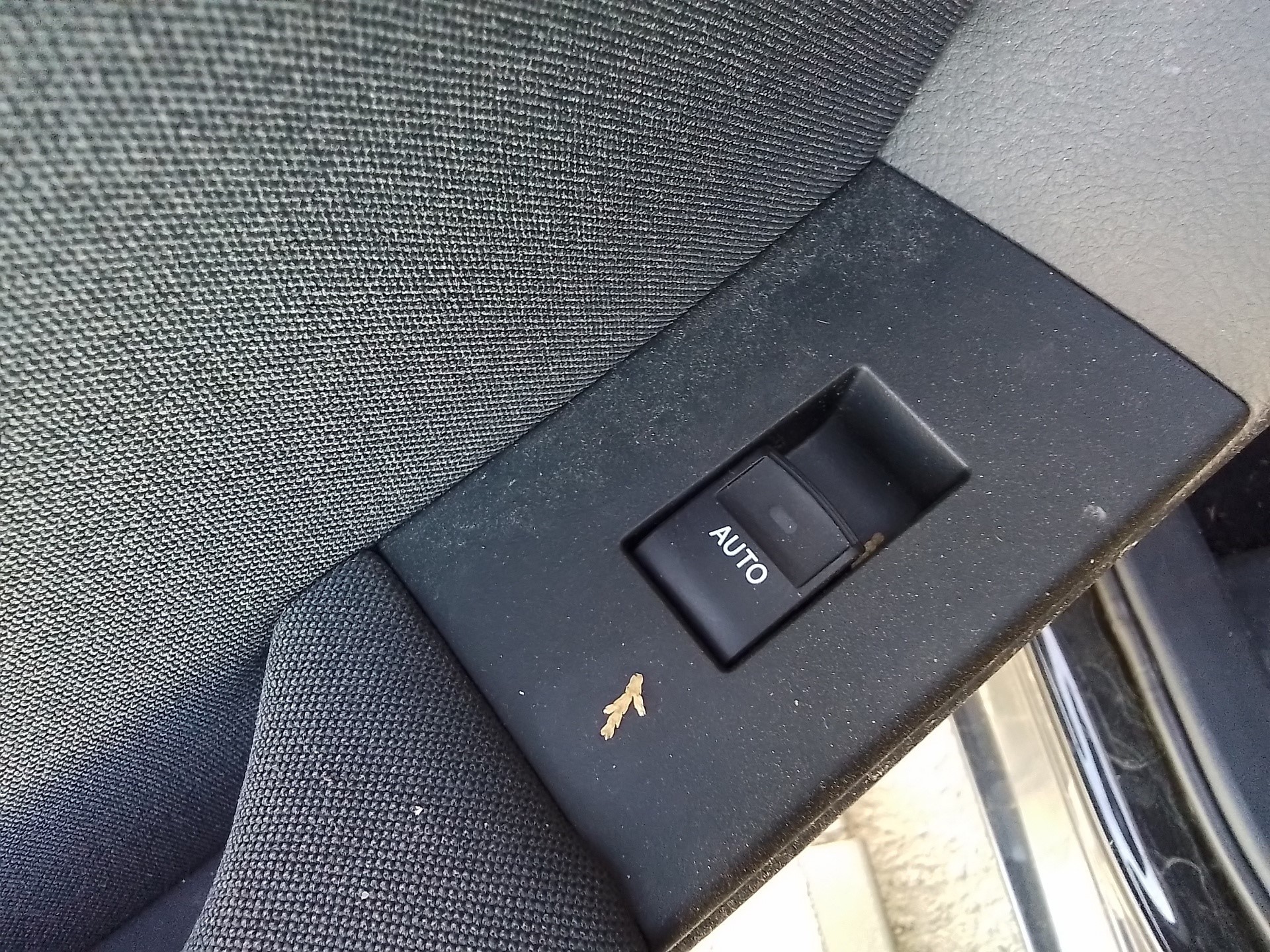 Recambio de mando elevalunas trasero izquierdo para toyota auris hybrid active referencia OEM IAM   