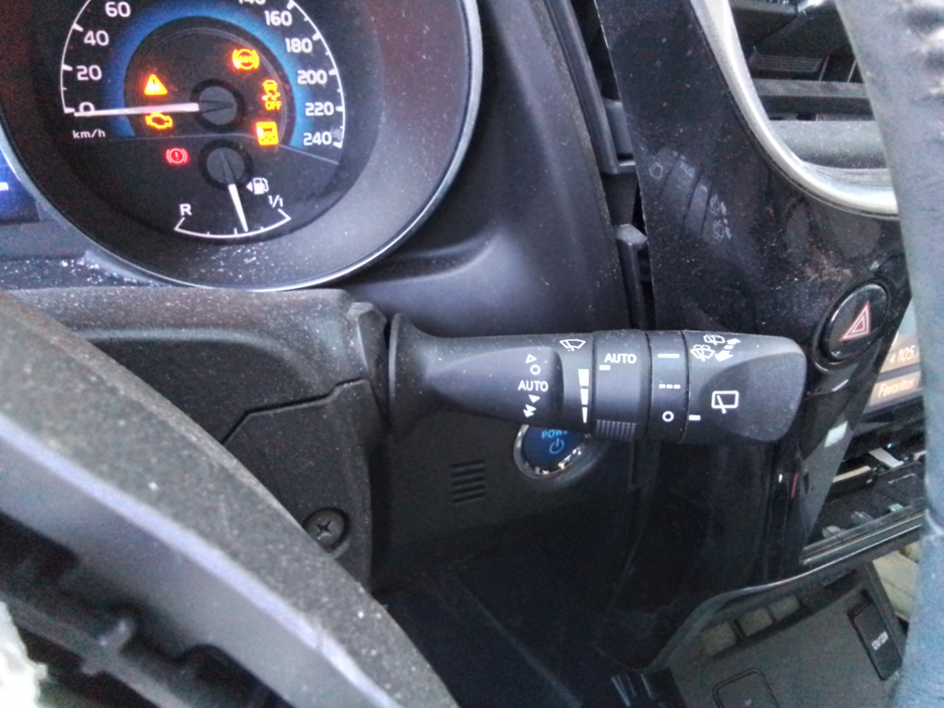 Recambio de mando limpia para toyota auris hybrid active referencia OEM IAM   