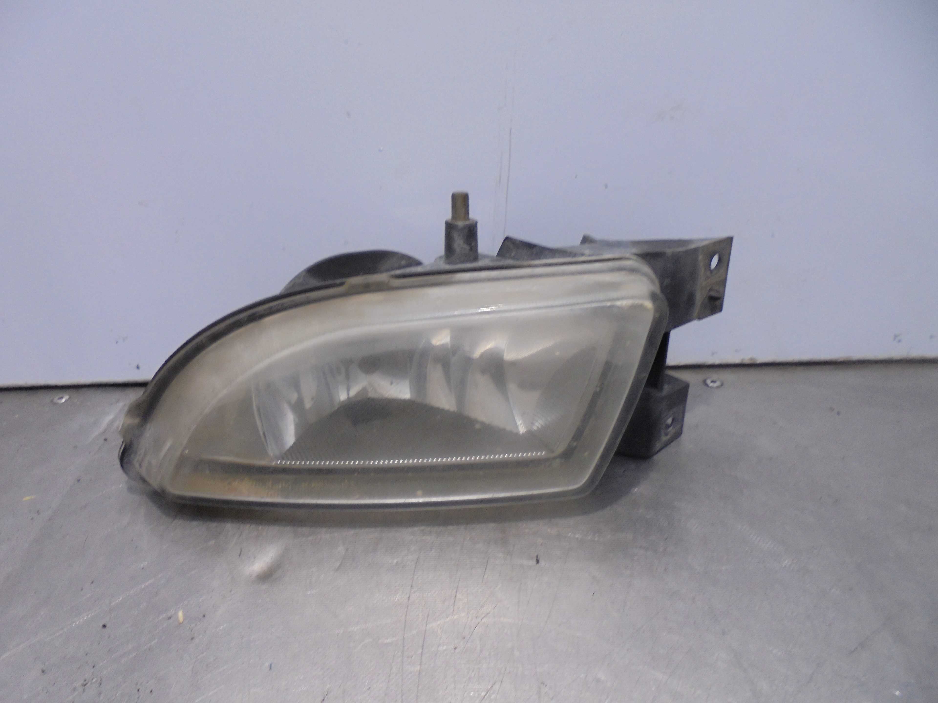 Recambio de faro antiniebla izquierdo para fiat bravo (198) 1.6 jtdm 16v cat referencia OEM IAM 51775550  