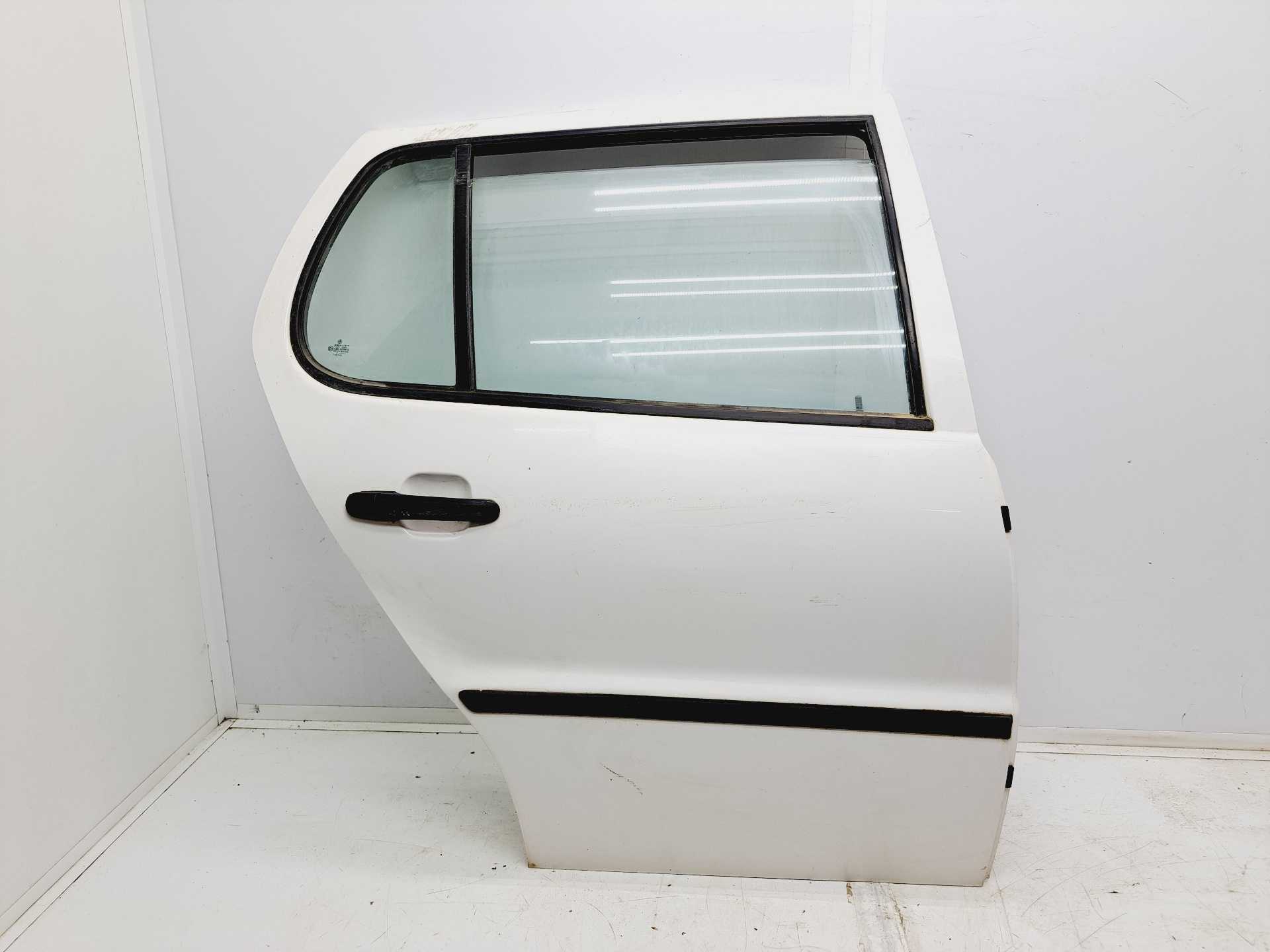 Recambio de puerta trasera derecha para volkswagen polo berlina (6n2) conceptline referencia OEM IAM   