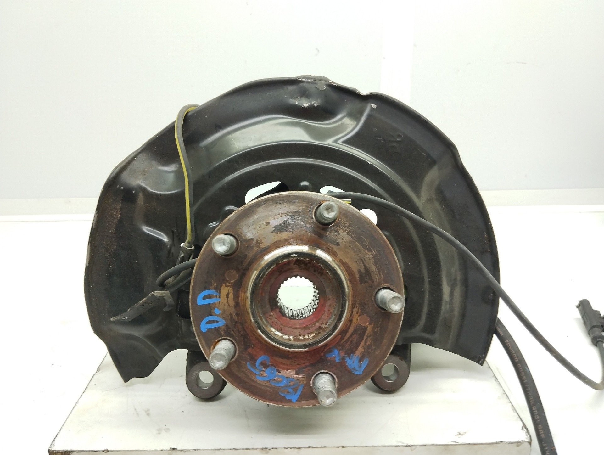 Recambio de mangueta delantera derecha para toyota auris hybrid active referencia OEM IAM 4355002010  