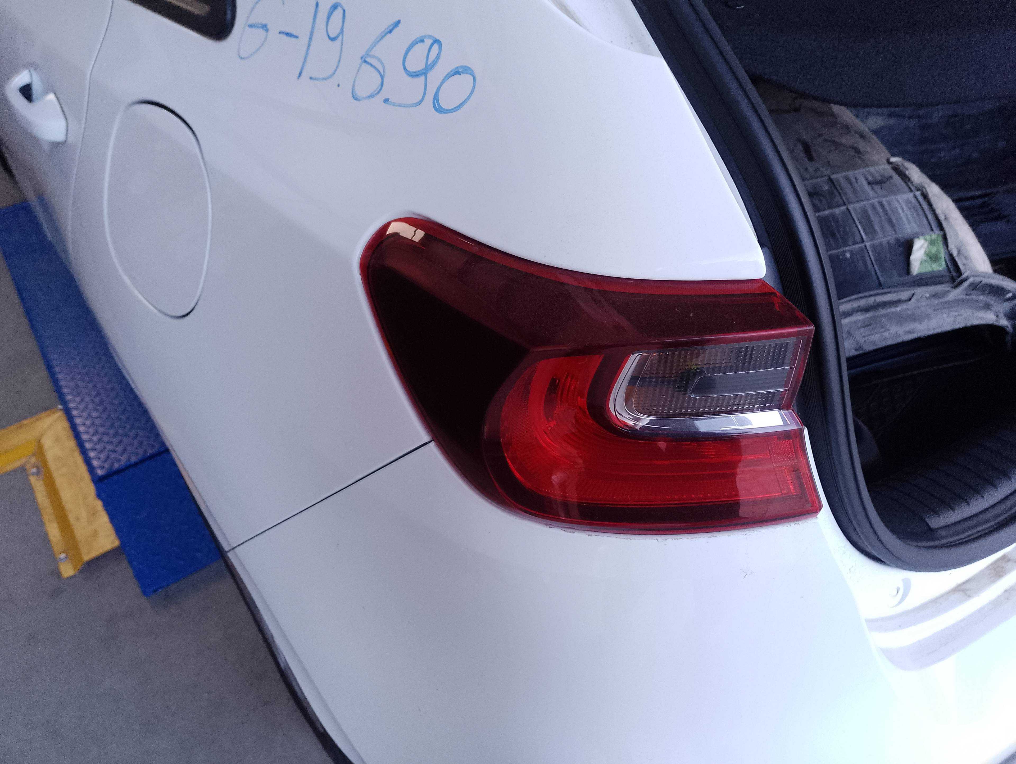 Recambio de piloto trasero izquierdo para kia ceed concept referencia OEM IAM 92401J7000  