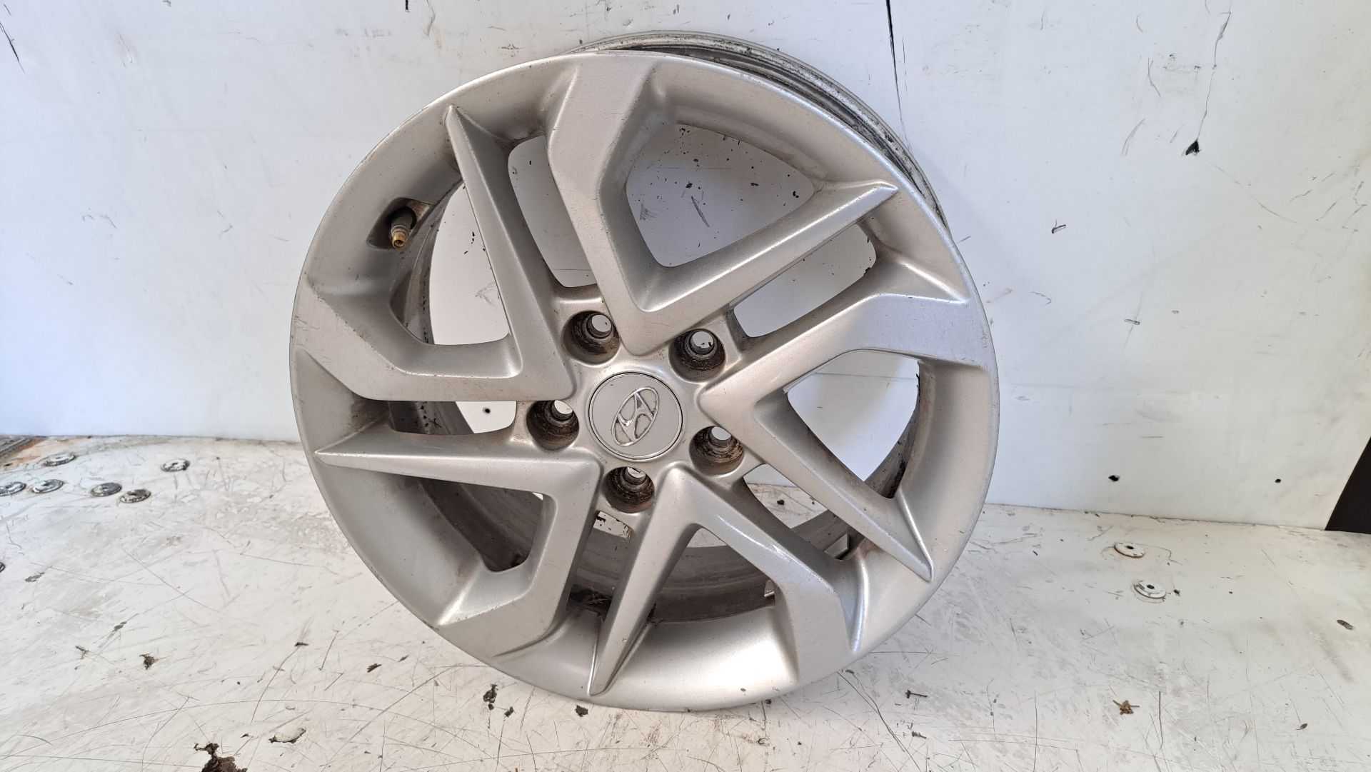 Recambio de llanta para hyundai tucson classic blue referencia OEM IAM r16 52910d7110 