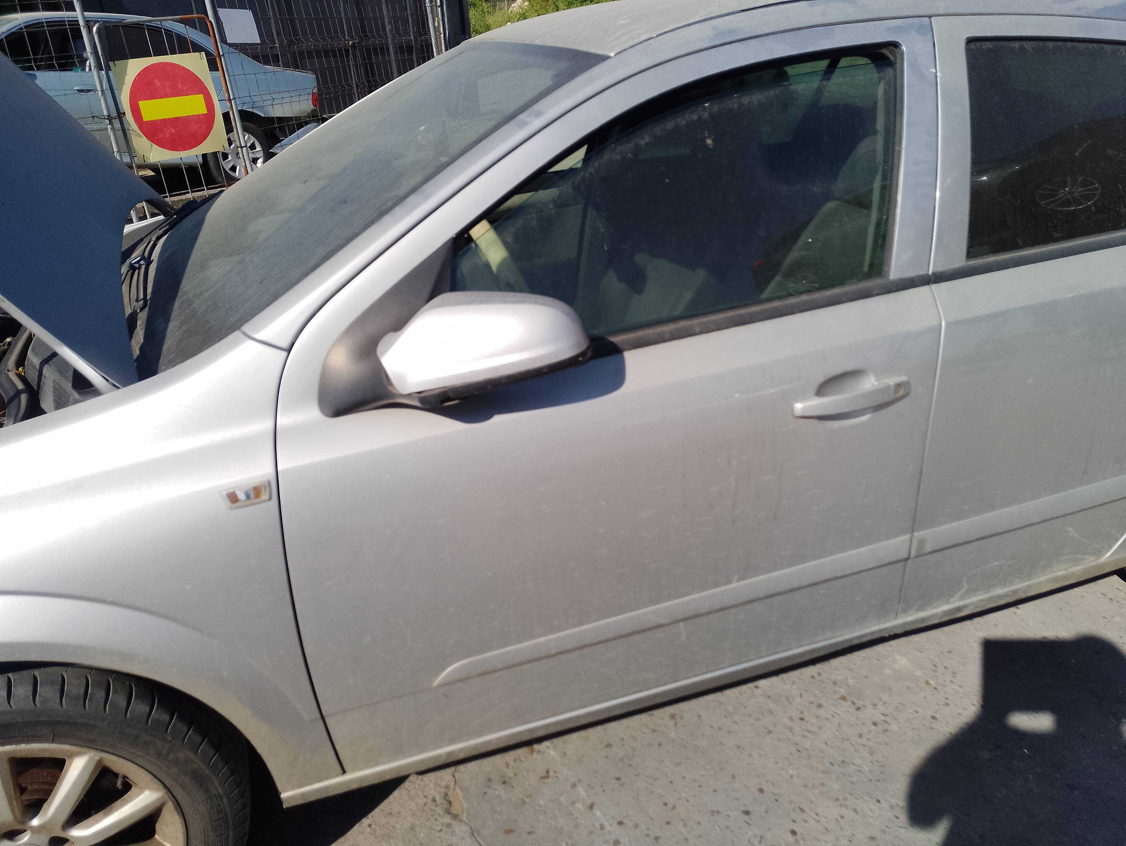 Recambio de puerta delantera izquierda para opel astra h berlina cosmo referencia OEM IAM   