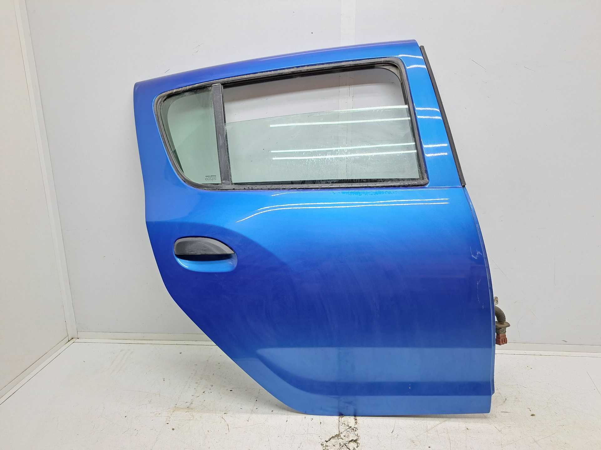 Recambio de puerta trasera derecha para dacia sandero aniversario referencia OEM IAM 821123841R  