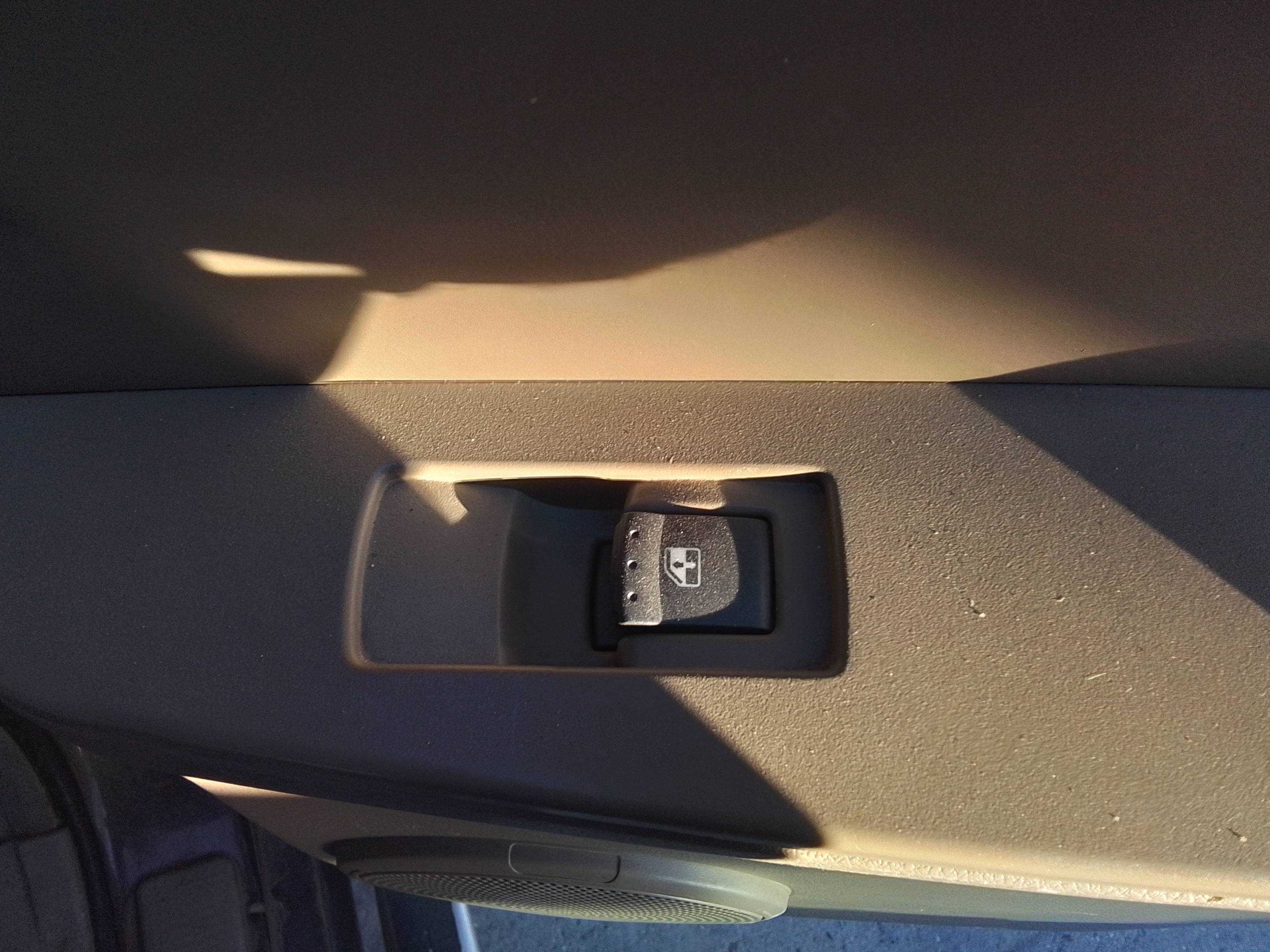 Recambio de mando elevalunas trasero derecho para ssangyong kyron 200 xdi limited referencia OEM IAM   