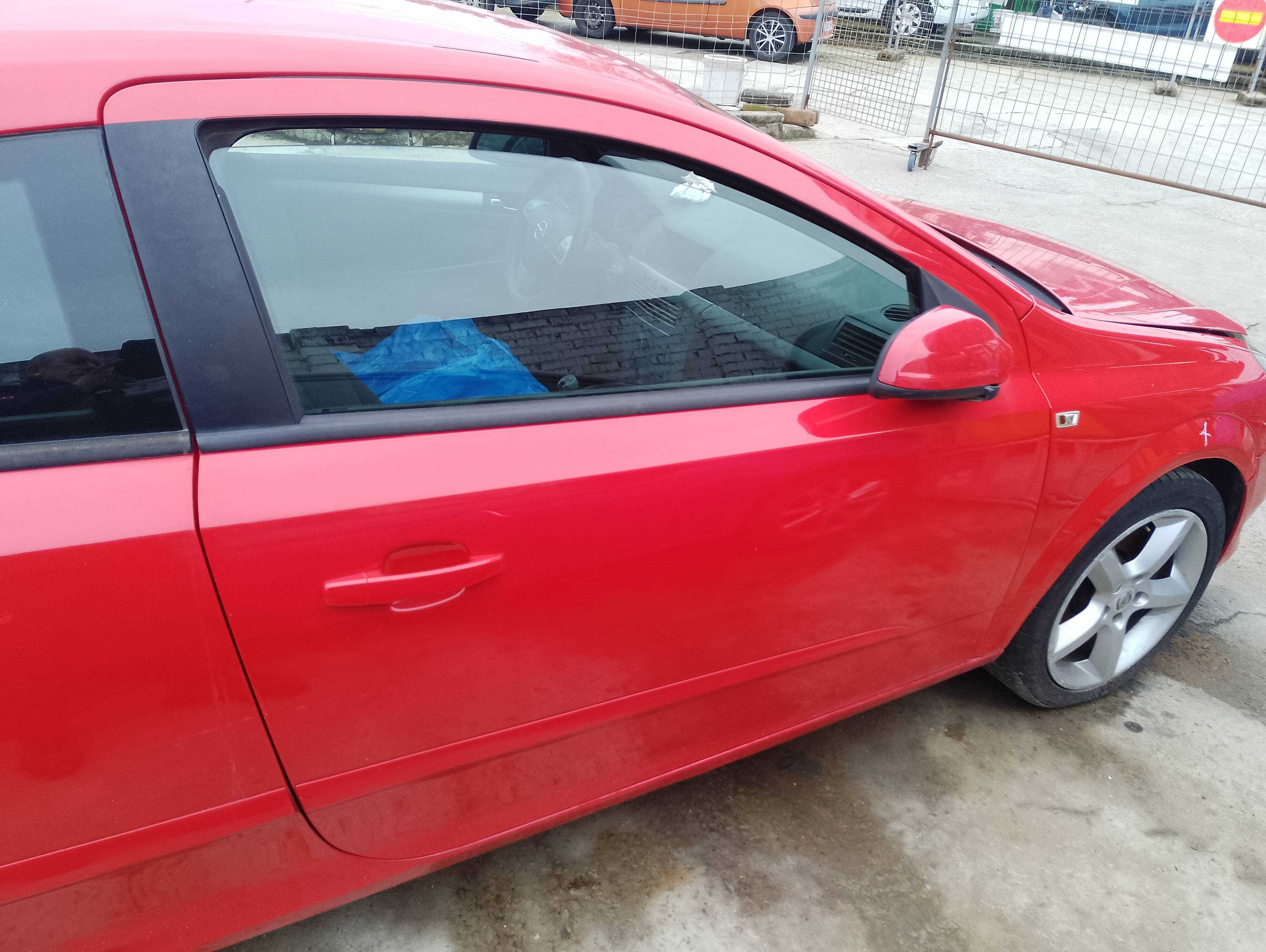 Recambio de puerta delantera derecha para opel astra gtc cosmo referencia OEM IAM   