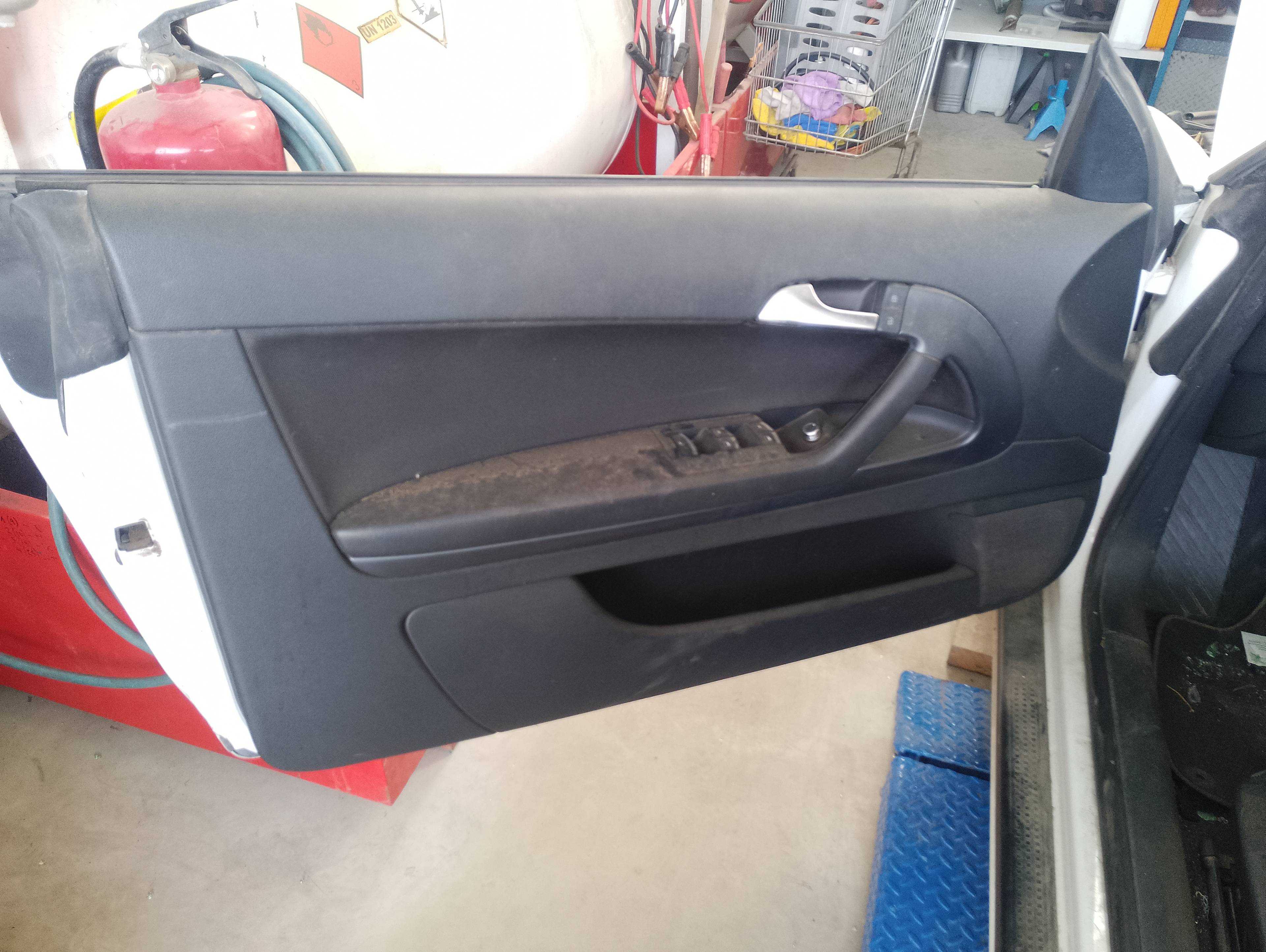 Recambio de guarnecido puerta delantera izquierda para audi a3 cabriolet (8p) ambition referencia OEM IAM   