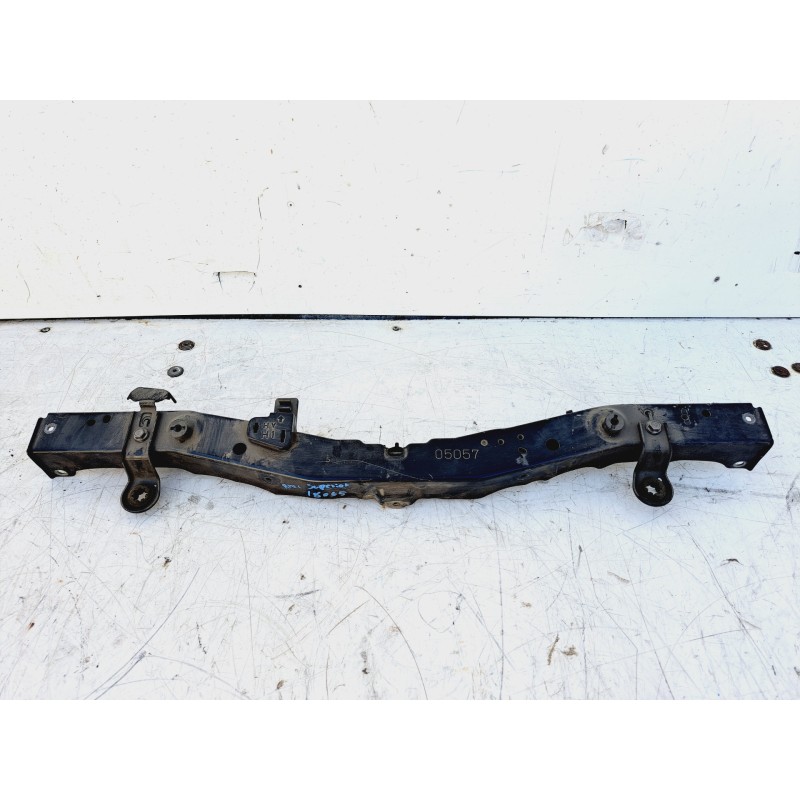 Recambio de travesaño superior para toyota auris hybrid active referencia OEM IAM 5261102380  
