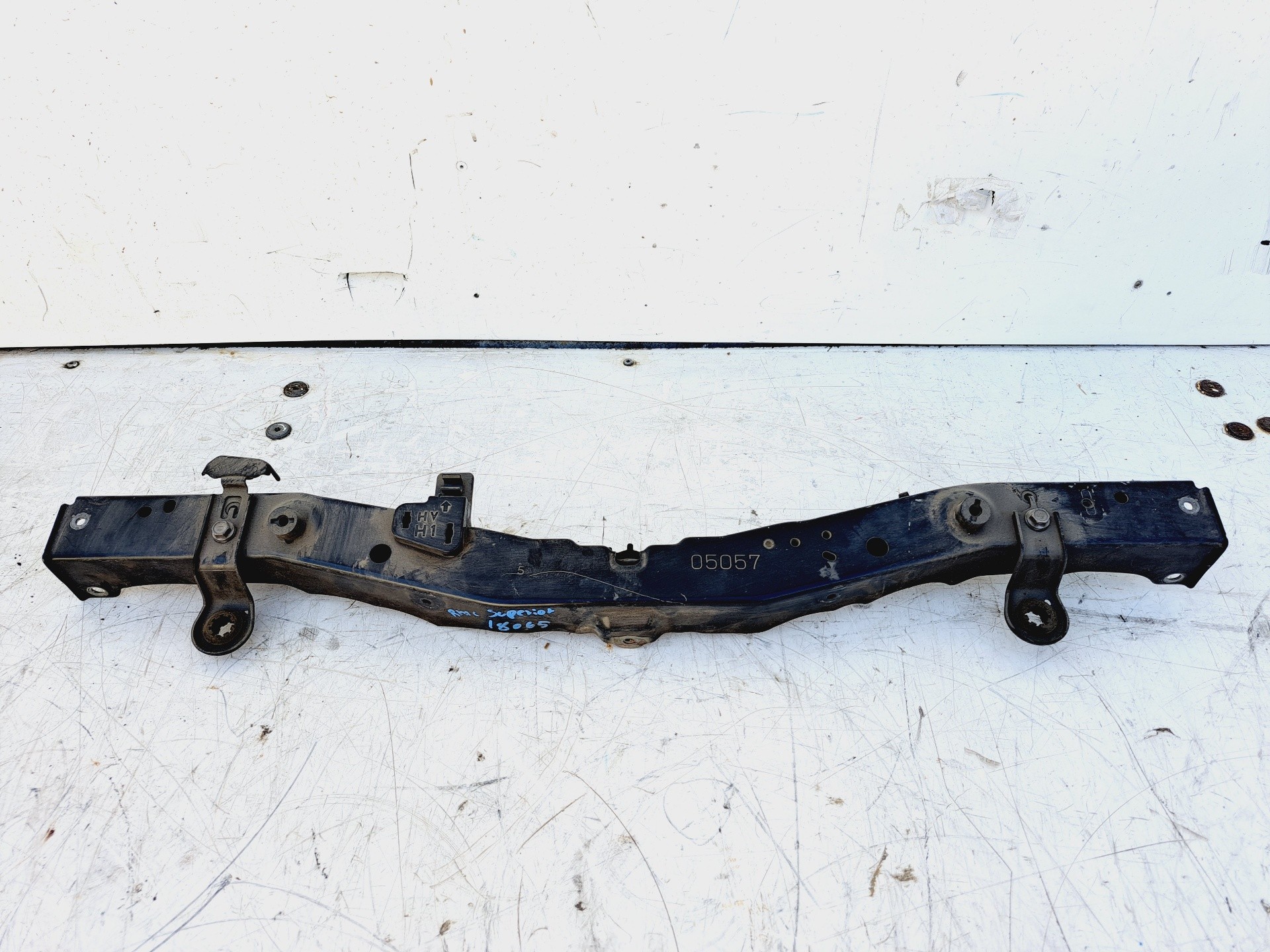 Recambio de travesaño superior para toyota auris hybrid active referencia OEM IAM 5261102380  