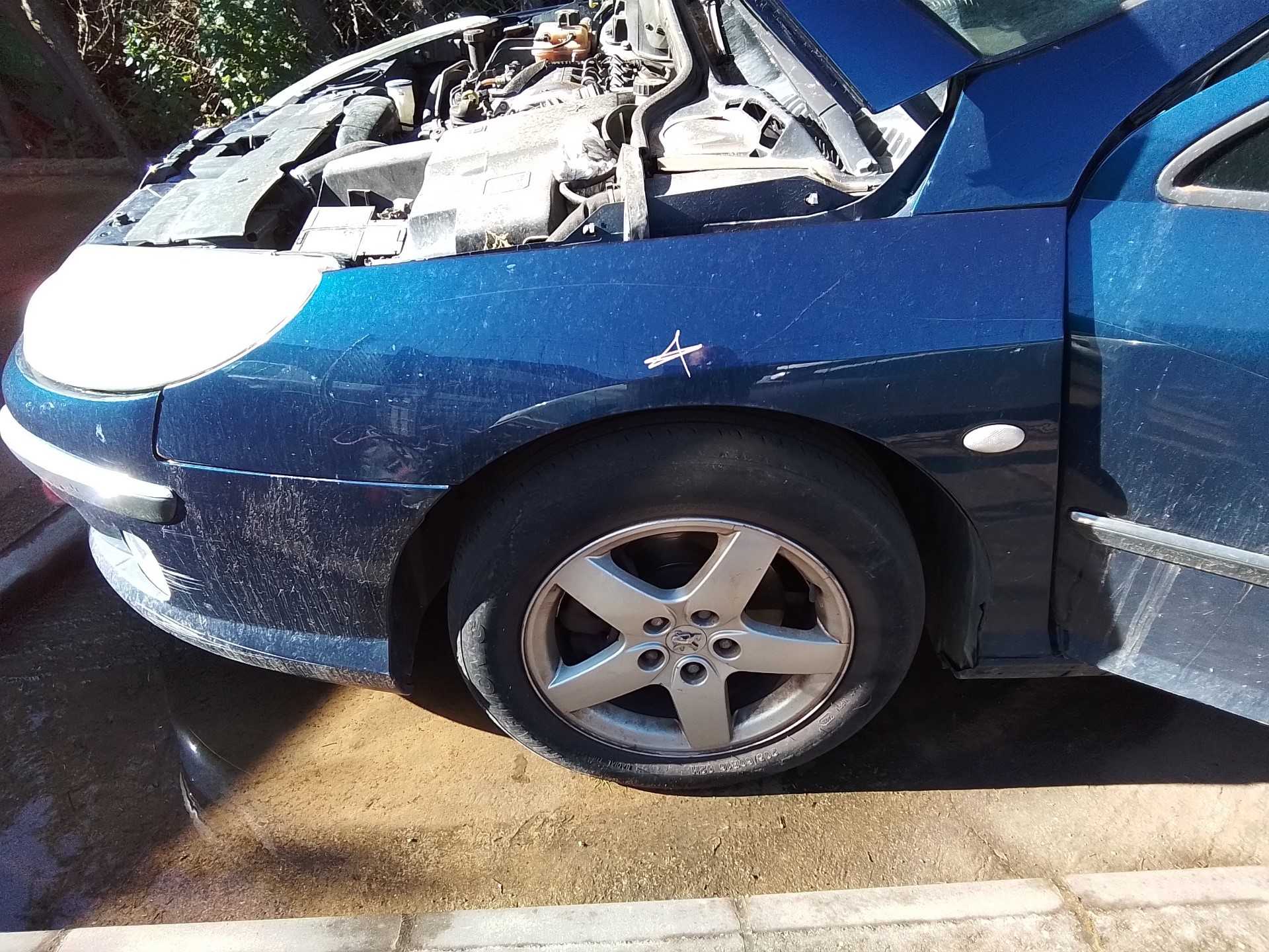 Recambio de aleta delantera izquierda para peugeot 407 premium referencia OEM IAM   