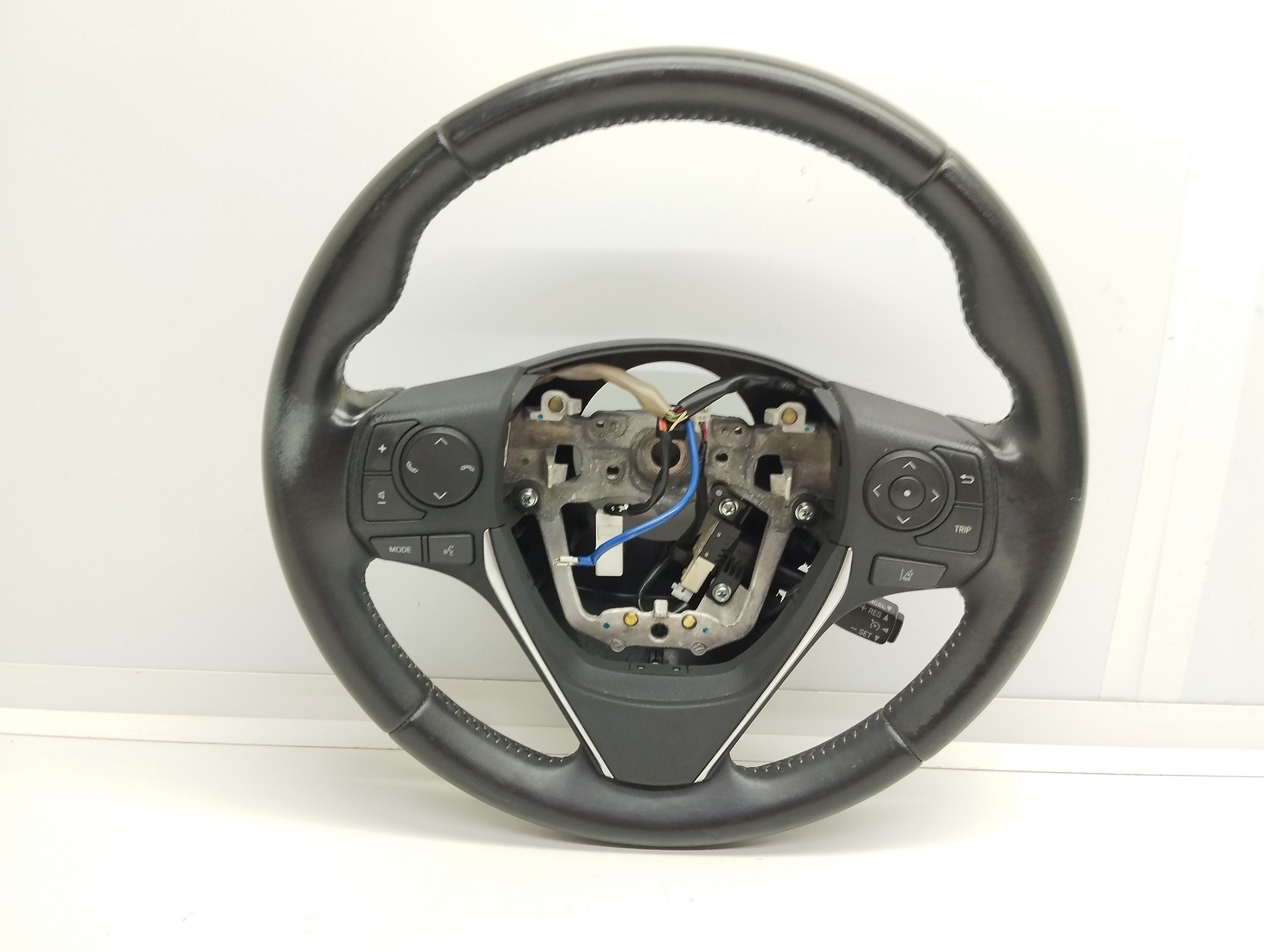 Recambio de volante para toyota auris hybrid active referencia OEM IAM 4510202511C2  