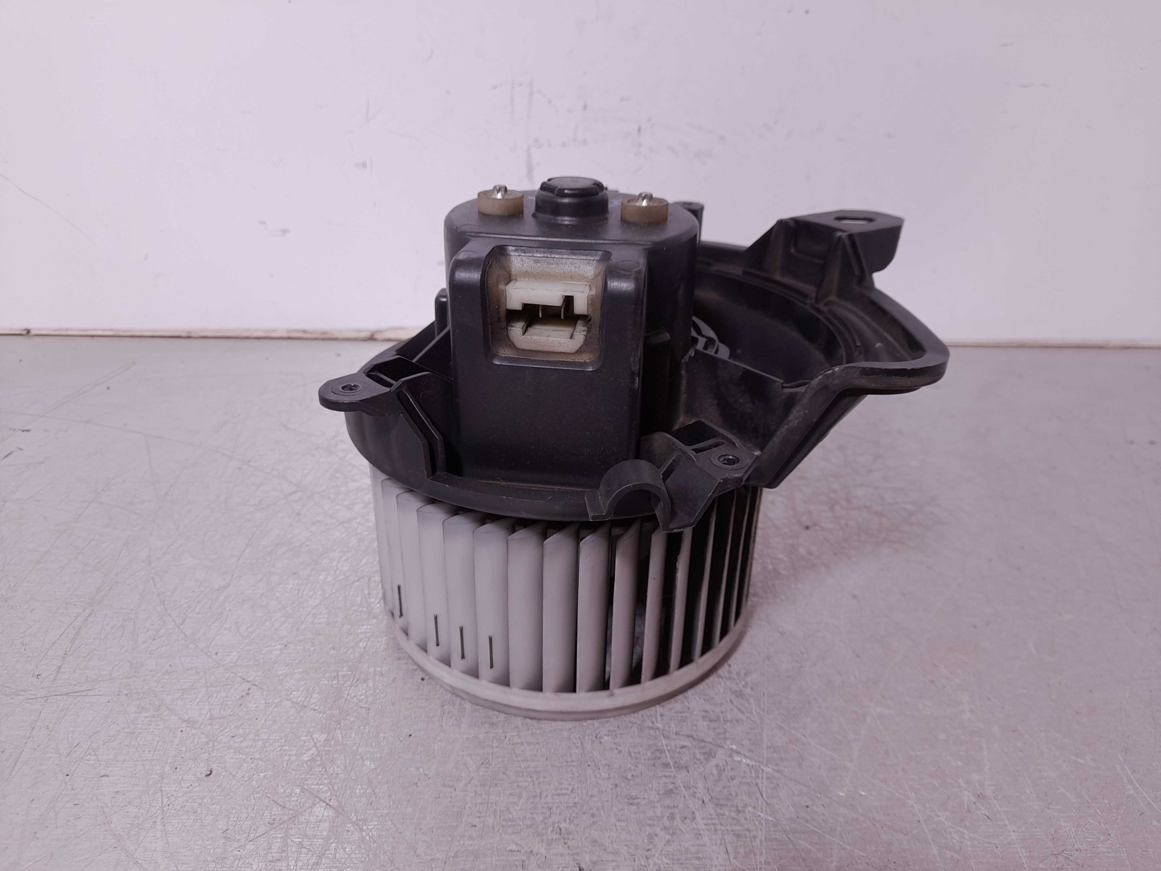 Recambio de motor calefaccion para fiat grande punto (199) 1.3 16v jtd cat referencia OEM IAM 5D3330100 DENSO 