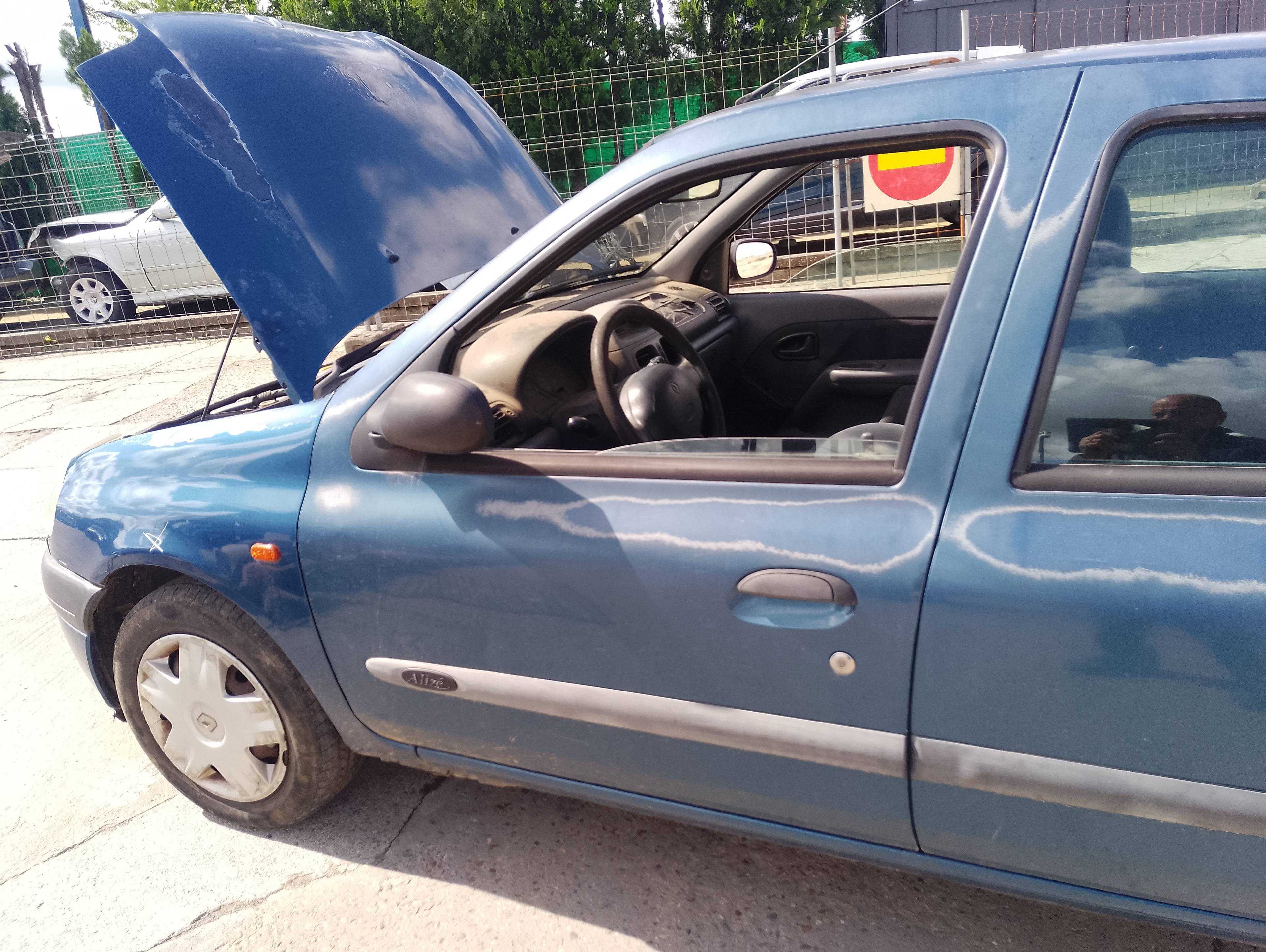Recambio de puerta delantera izquierda para renault clio ii fase i (b/cbo) 1.9 d mtv referencia OEM IAM   