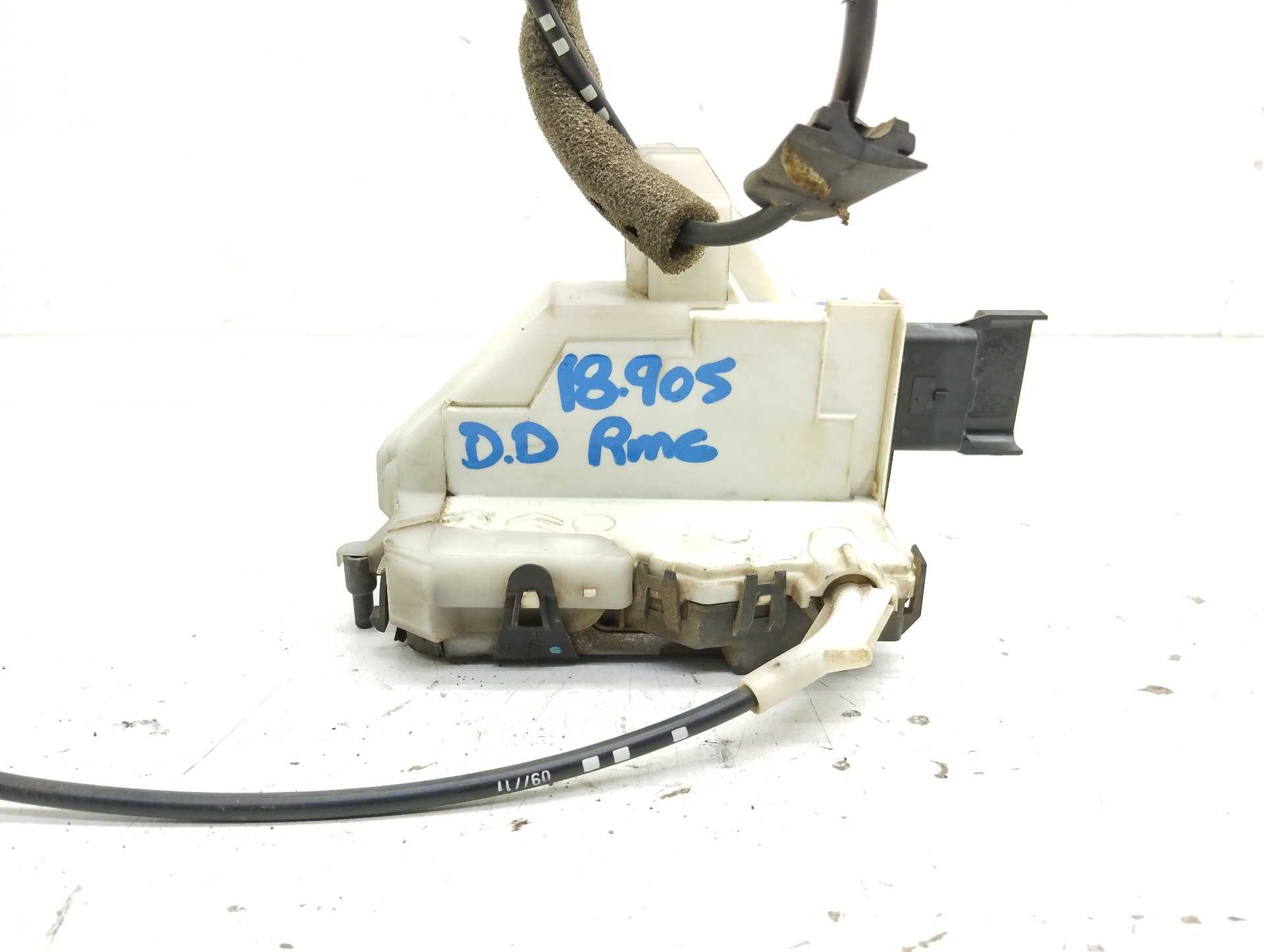 Recambio de cerradura puerta delantera derecha para citroën c5 berlina 2.0 hdi fap referencia OEM IAM PSA732148 ARMA04080 