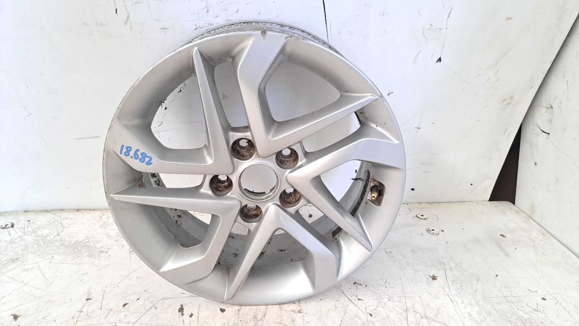 Recambio de llanta para hyundai tucson classic blue referencia OEM IAM r16 52910d7110 