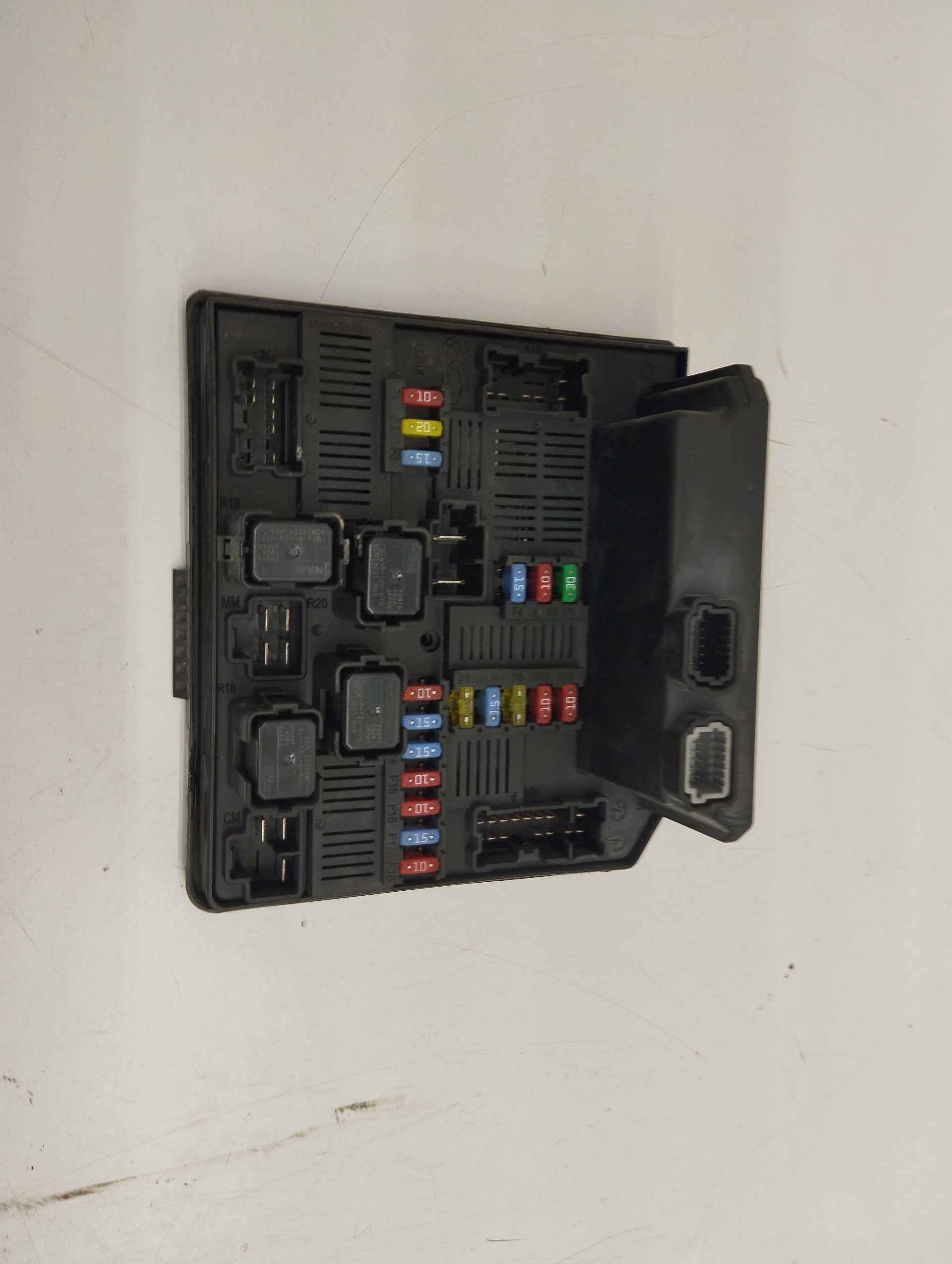 Recambio de caja reles / fusibles para renault koleos bose edition referencia OEM IAM 284B7JY00A  