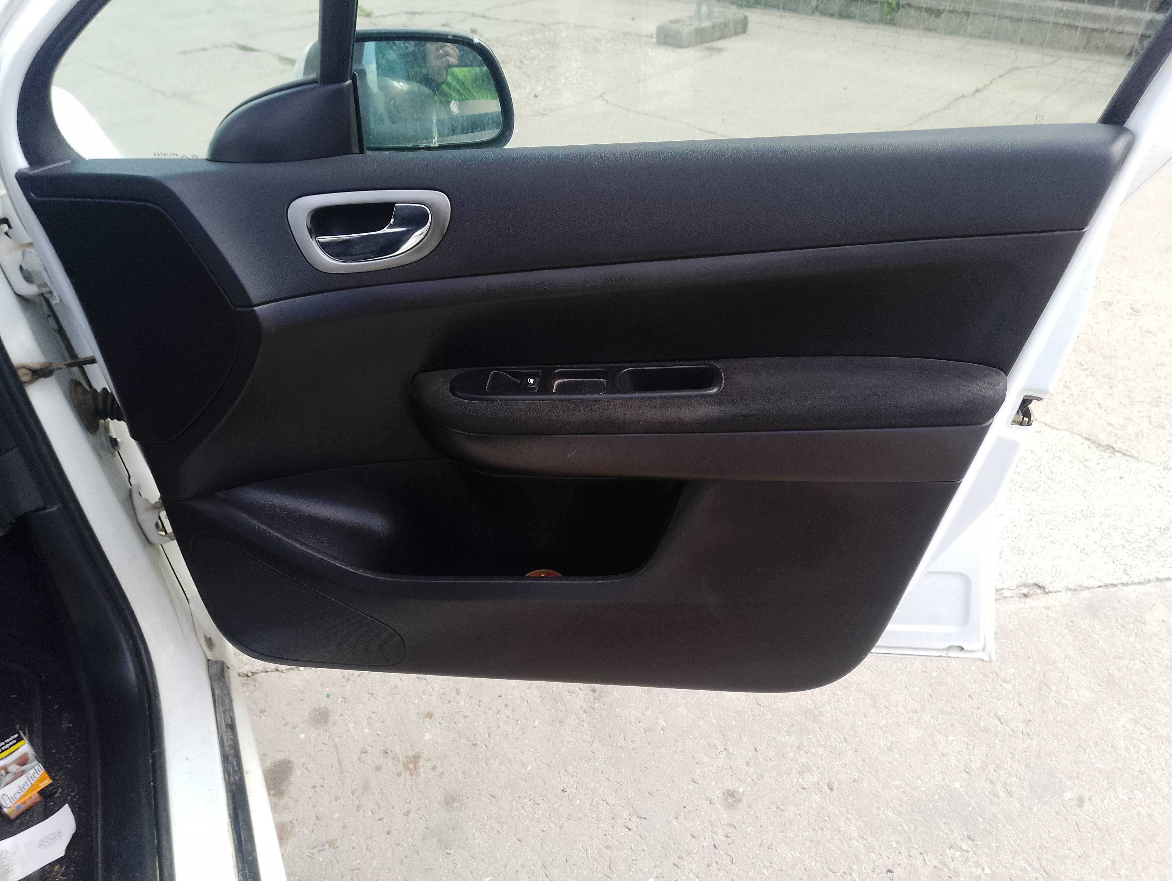 Recambio de guarnecido puerta delantera derecha para peugeot 307 (s1) xr clim plus referencia OEM IAM   