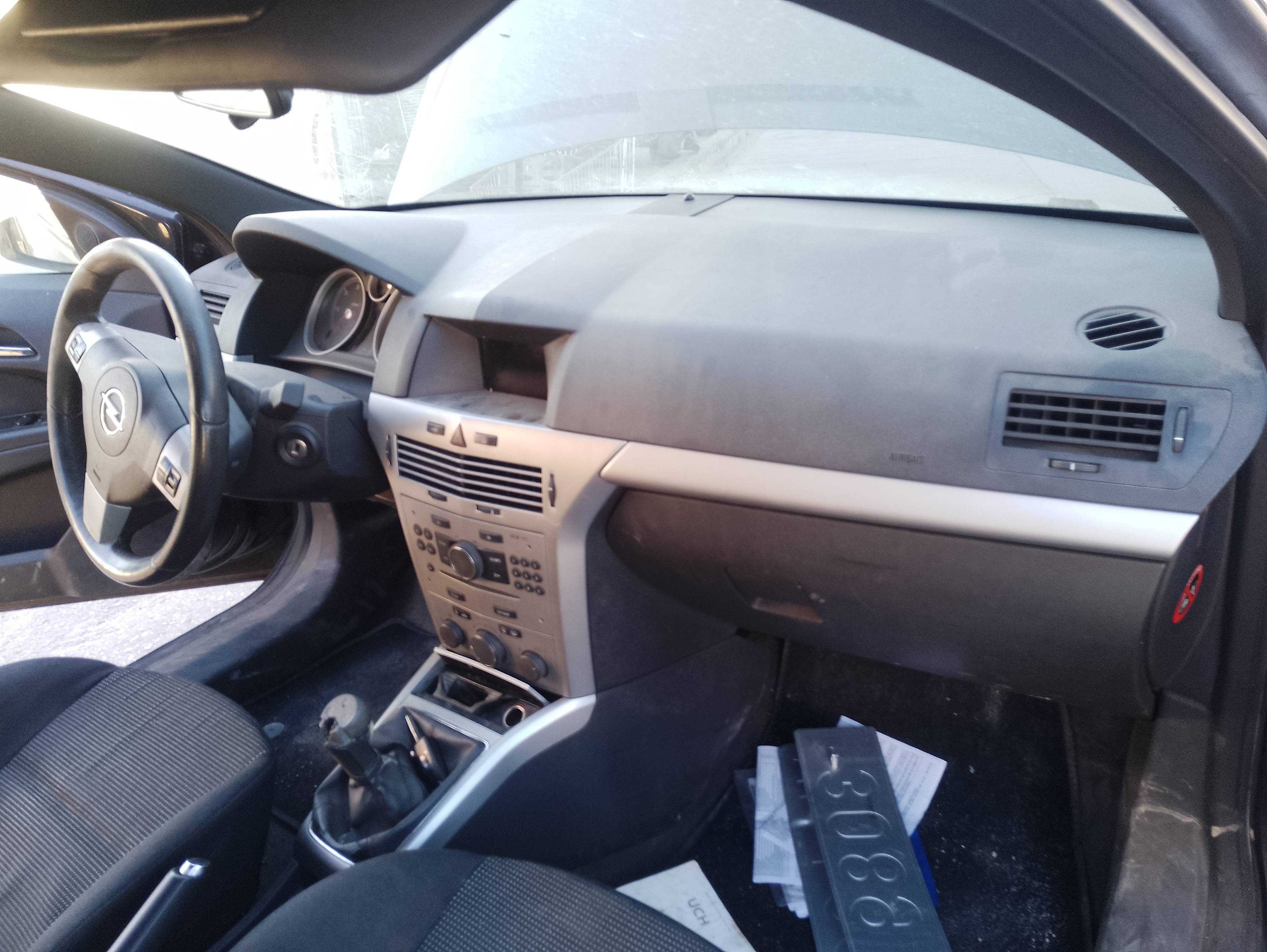 Recambio de salpicadero para opel astra gtc cosmo referencia OEM IAM   