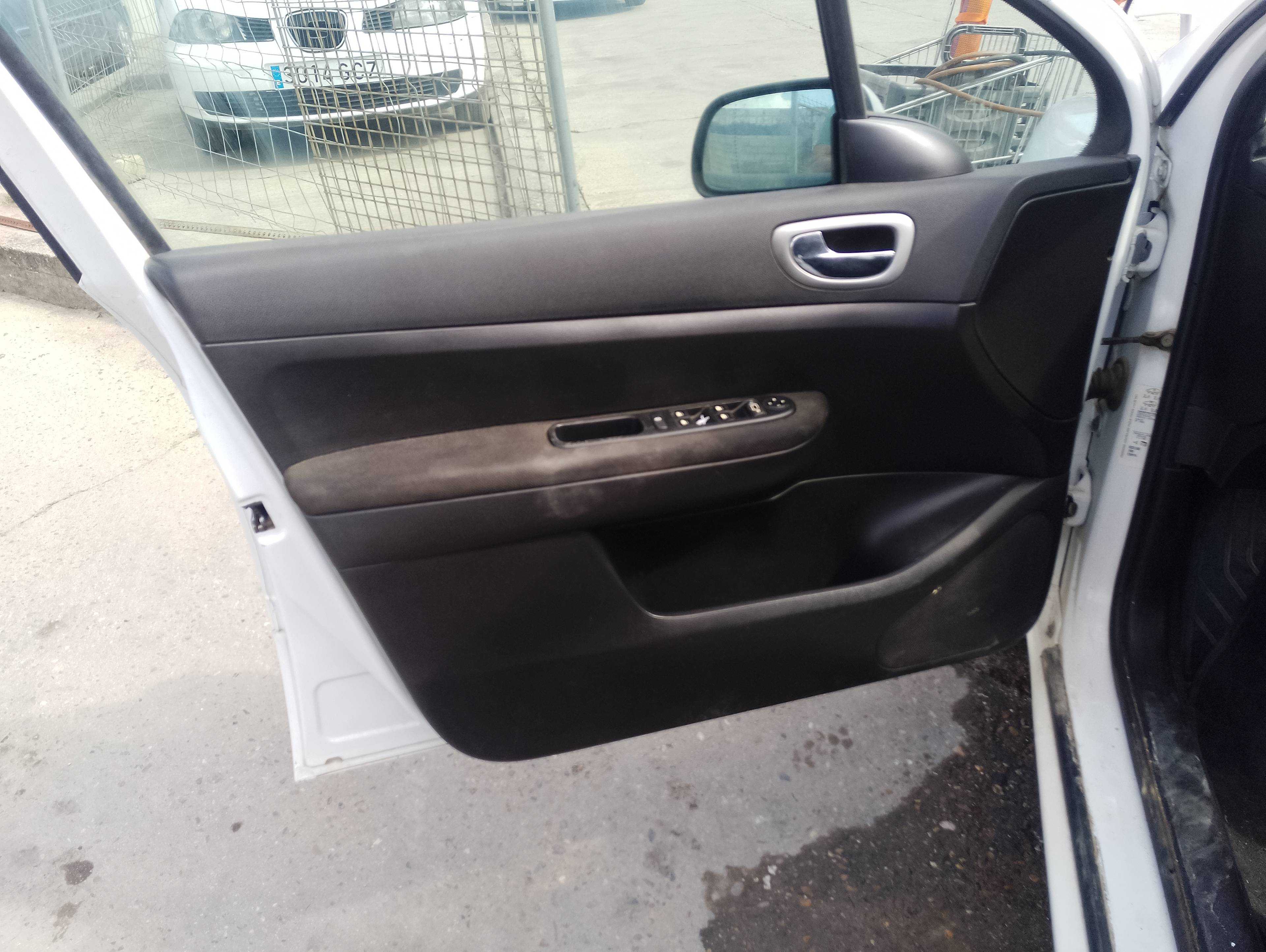 Recambio de guarnecido puerta delantera izquierda para peugeot 307 (s1) xr clim plus referencia OEM IAM   