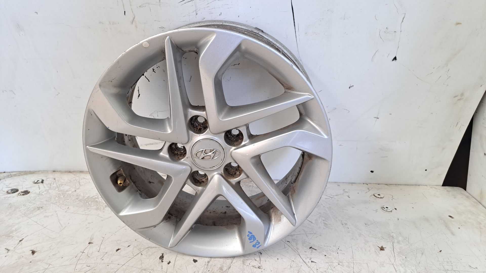 Recambio de llanta para hyundai tucson classic blue referencia OEM IAM r16 52910d7110 