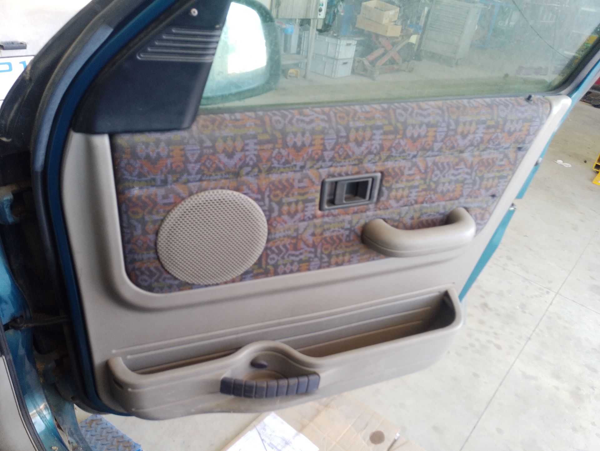 Recambio de guarnecido puerta delantera derecha para land rover freelander i (l314) 2.0 di 4x4 referencia OEM IAM   