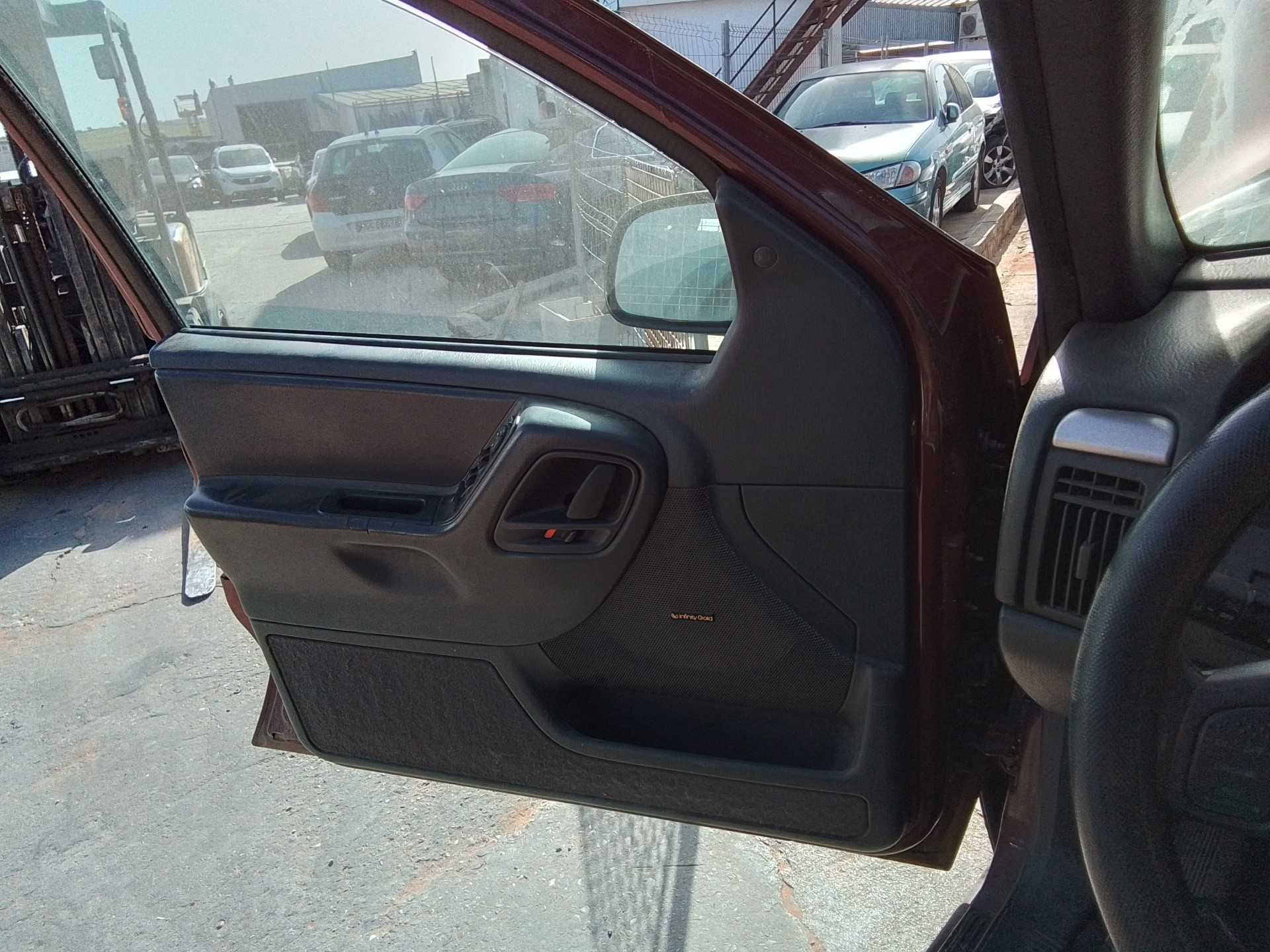 Recambio de guarnecido puerta delantera izquierda para chrysler jeep gr.cherokee (wj/wg) 3.1 td laredo referencia OEM IAM   