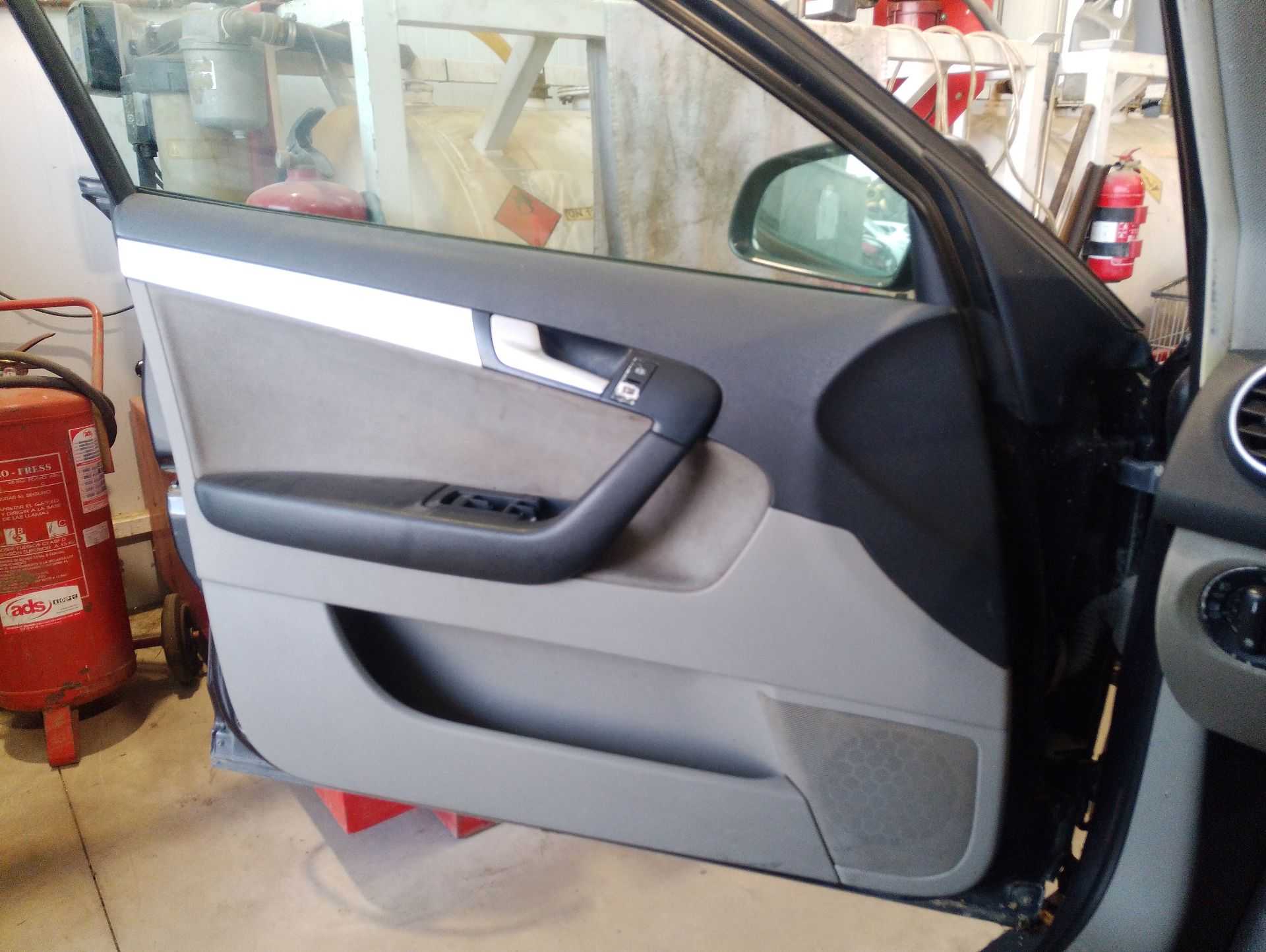 Recambio de guarnecido puerta delantera izquierda para audi a3 (8p1) 2.0 tdi referencia OEM IAM   